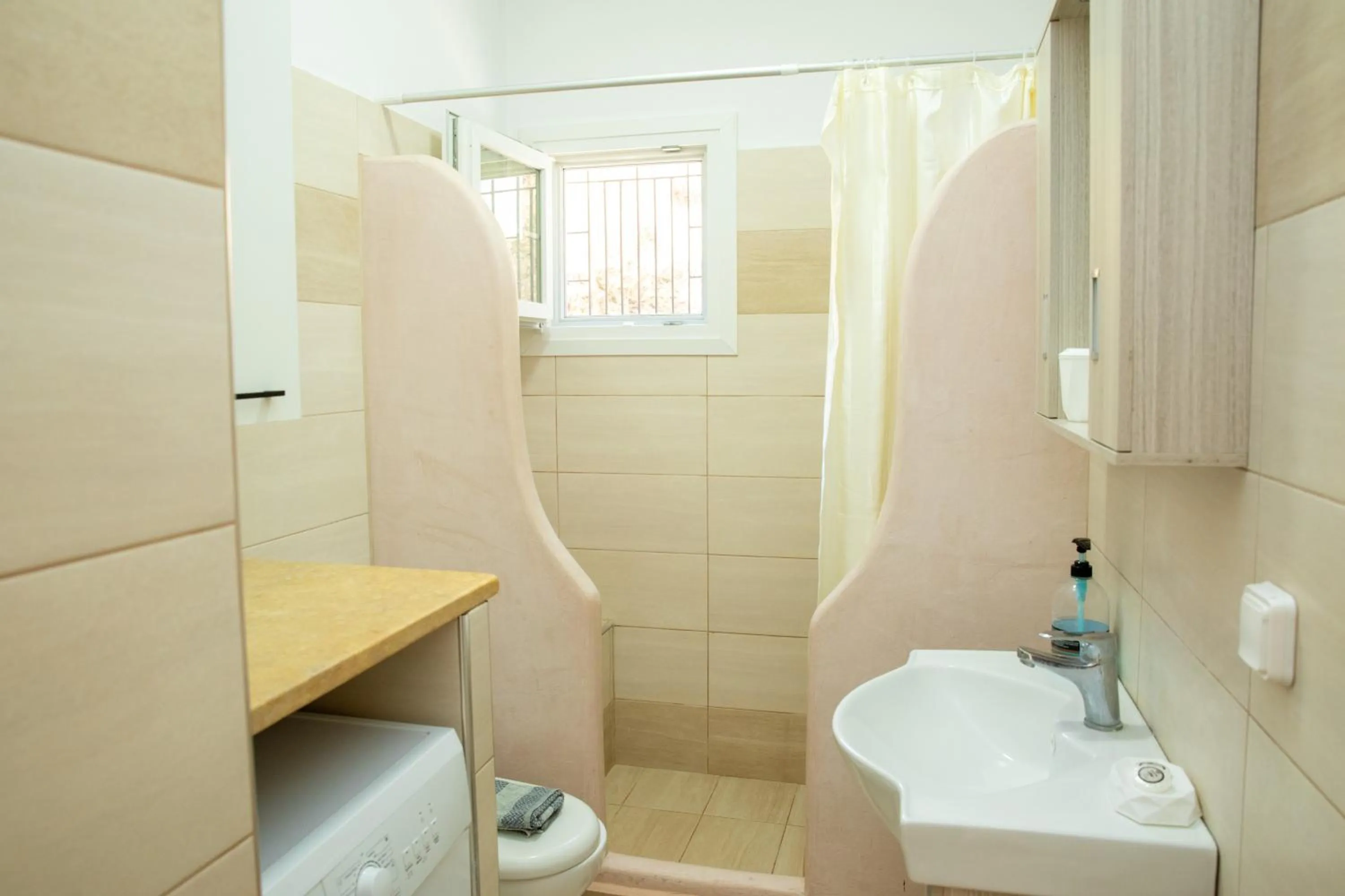 Shower in Hotel Elena