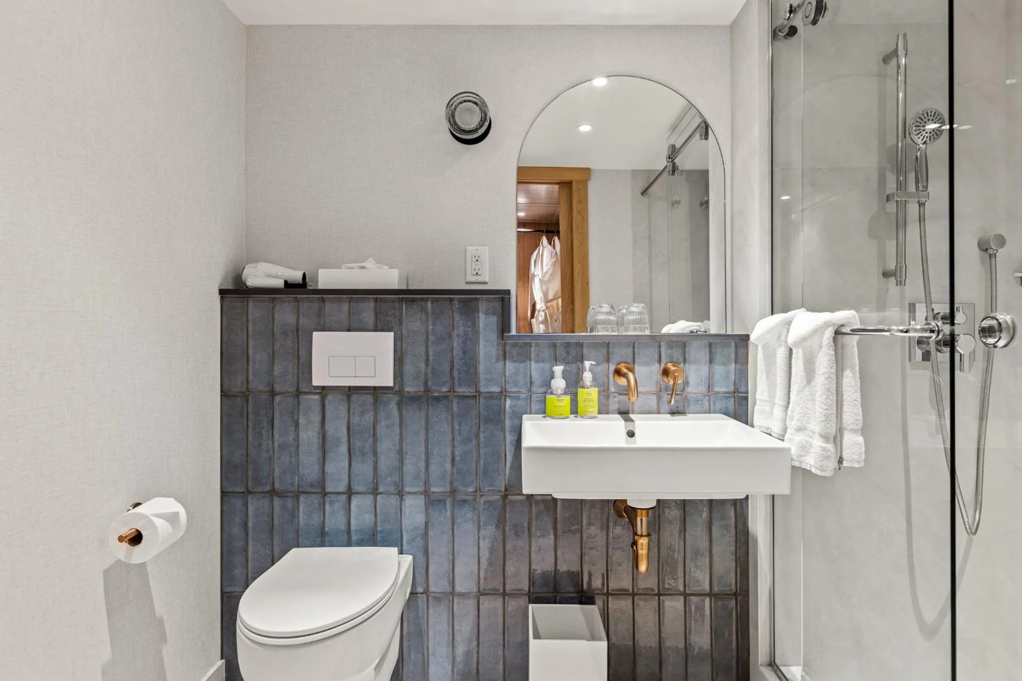 Bathroom in Otter Hotel