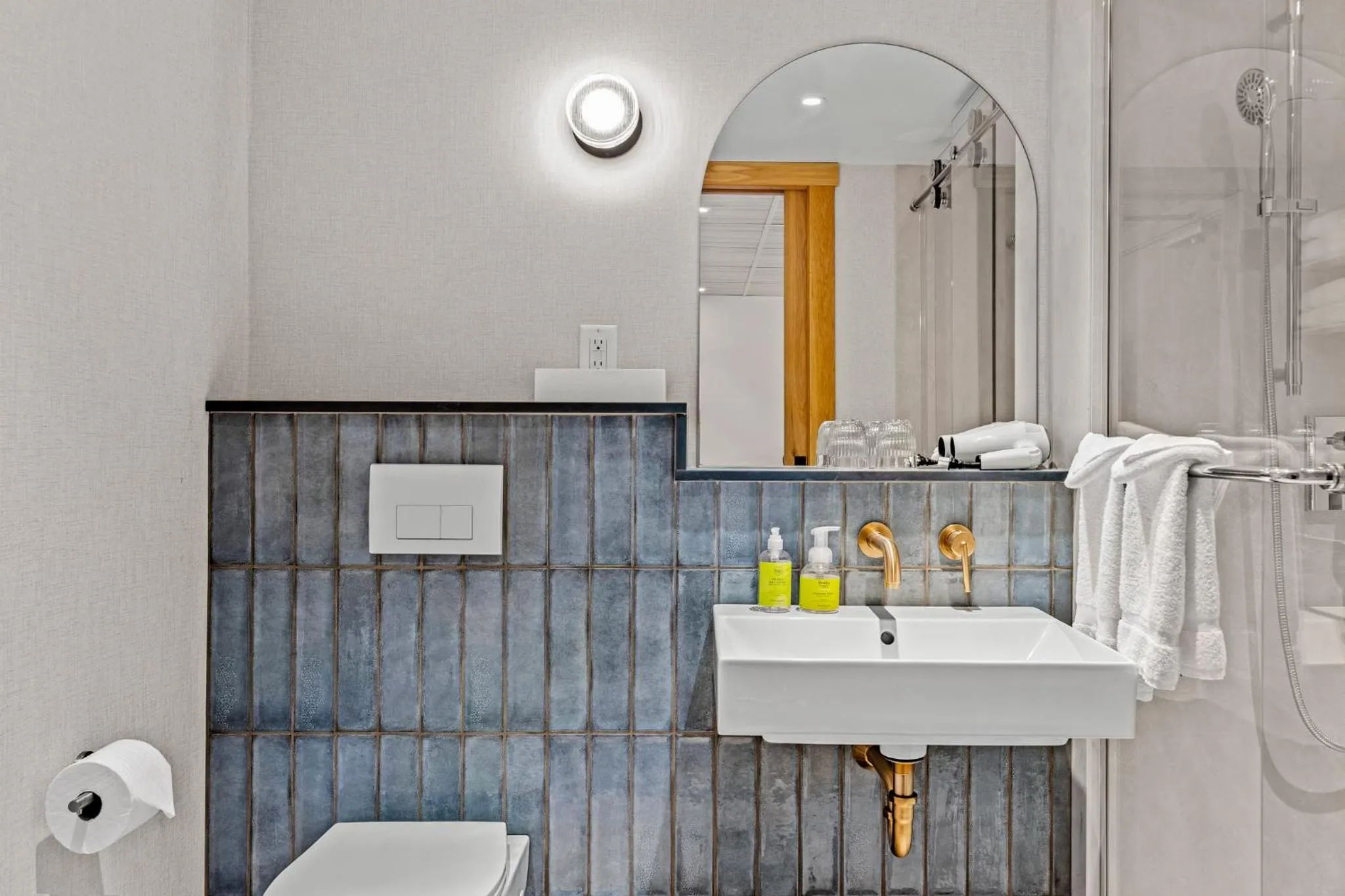 Bathroom in Otter Hotel