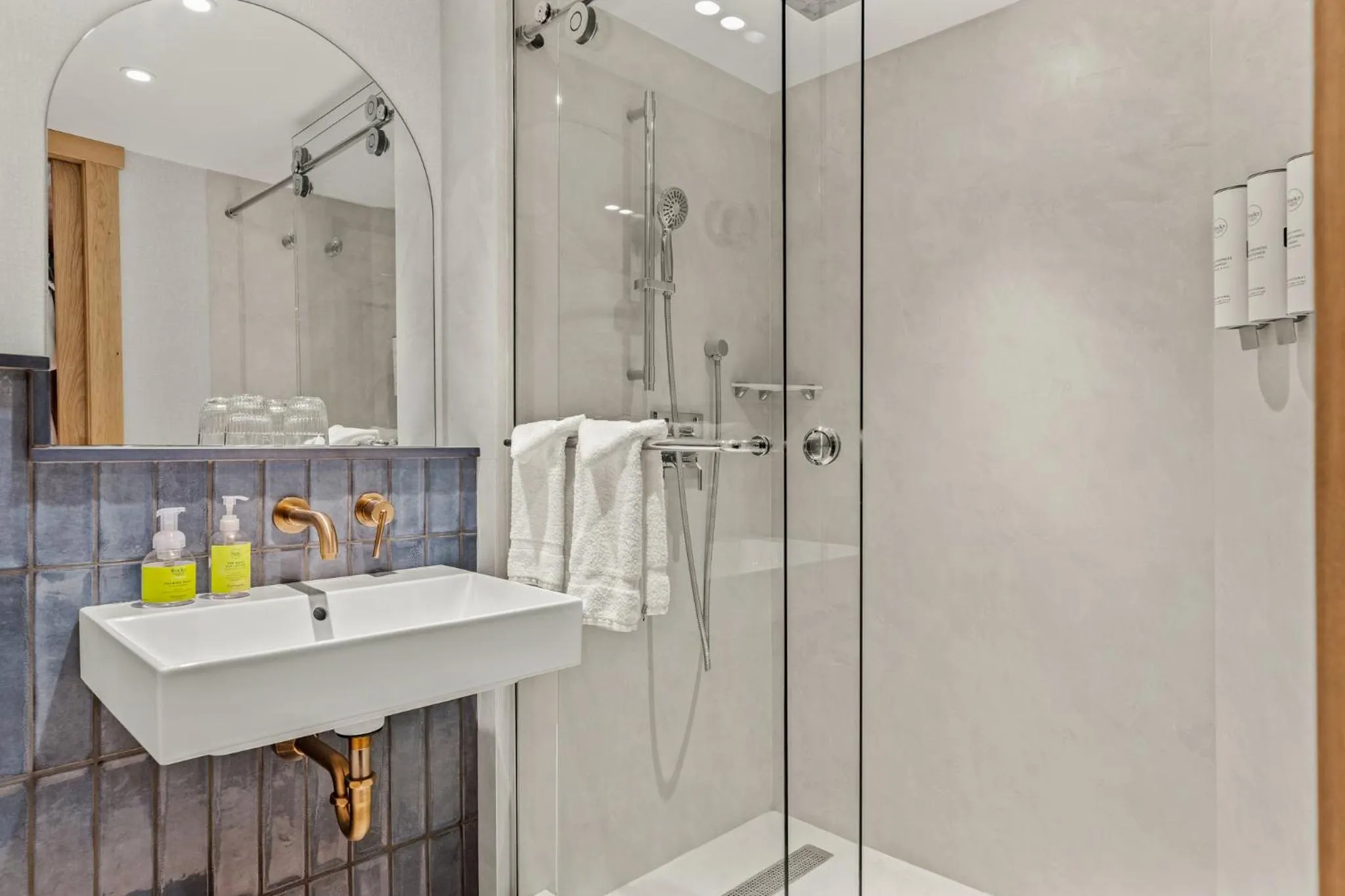 Bathroom in Otter Hotel