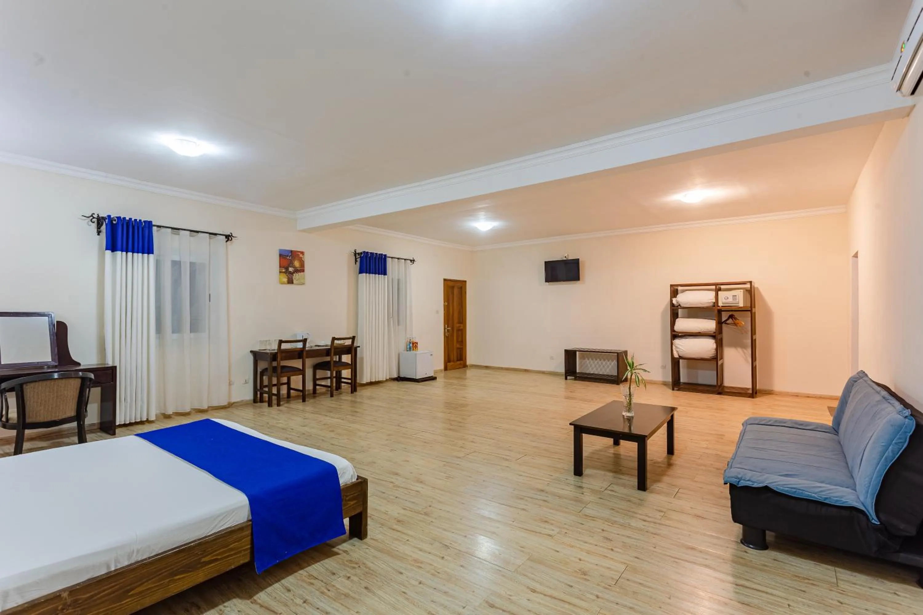 Photo of the whole room, Bed in Hotel H1 Antsirabe