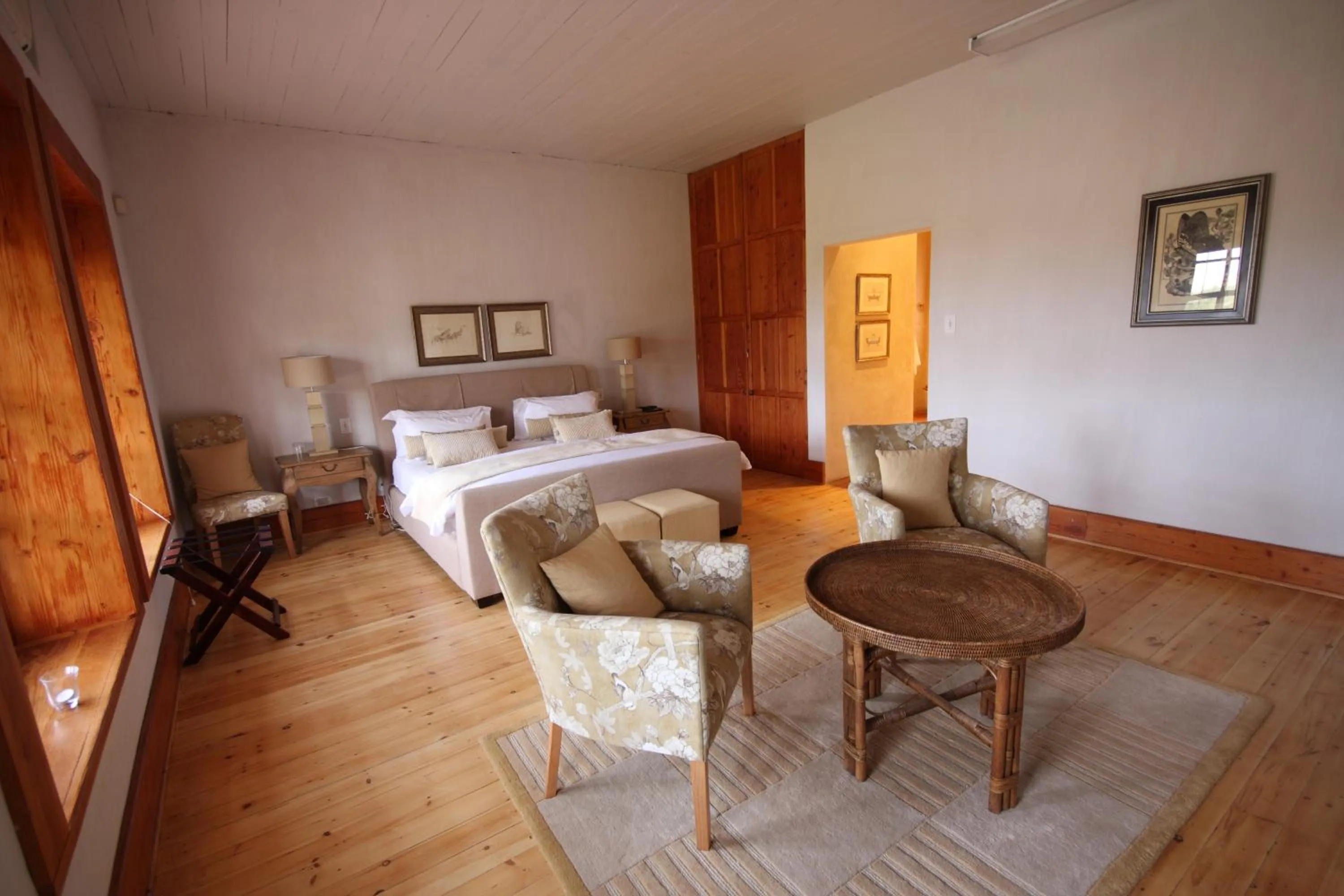 Bedroom, Bed in Dundi Lodge