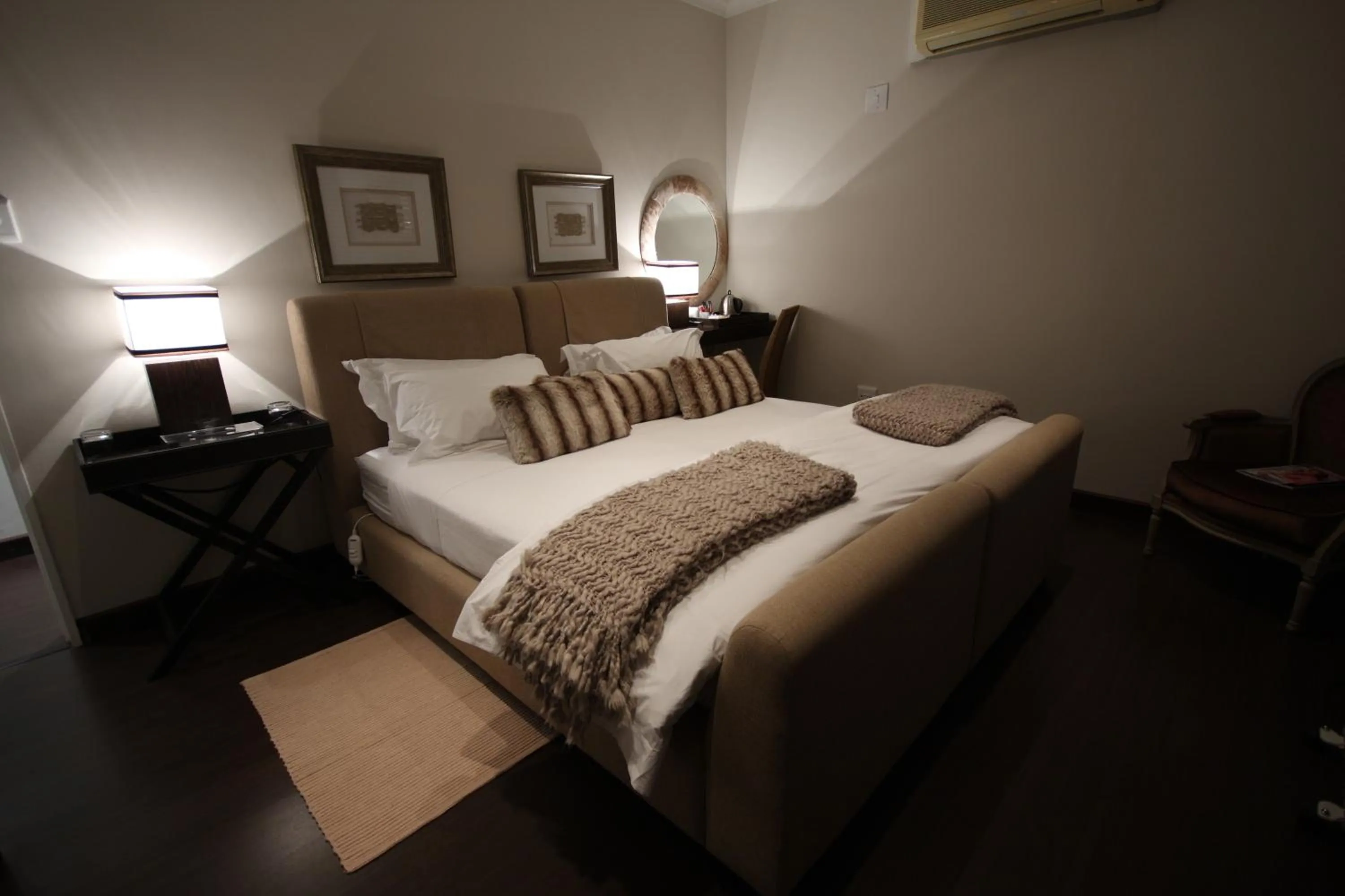 Bedroom, Bed in Dundi Lodge