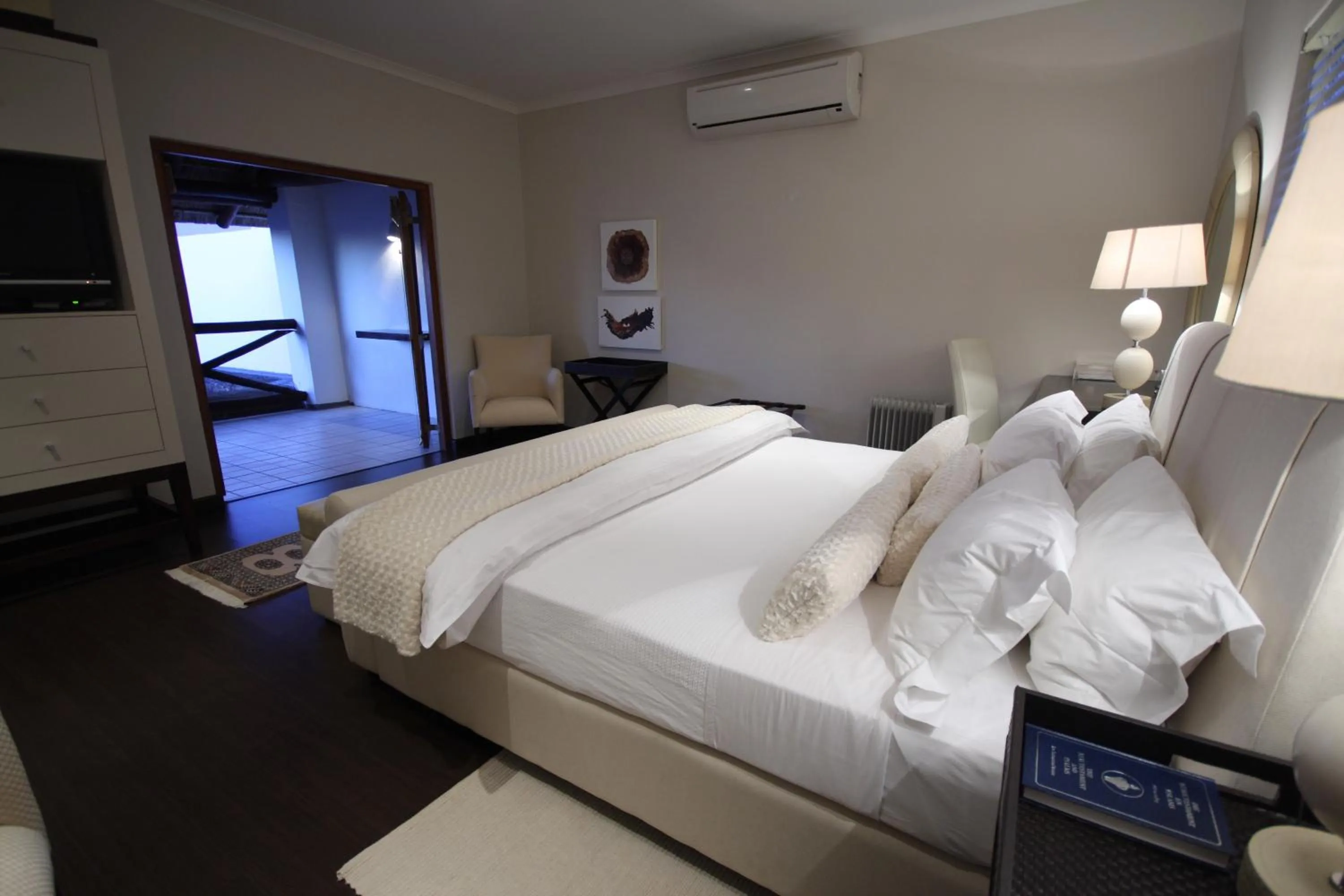 Bedroom, Bed in Dundi Lodge