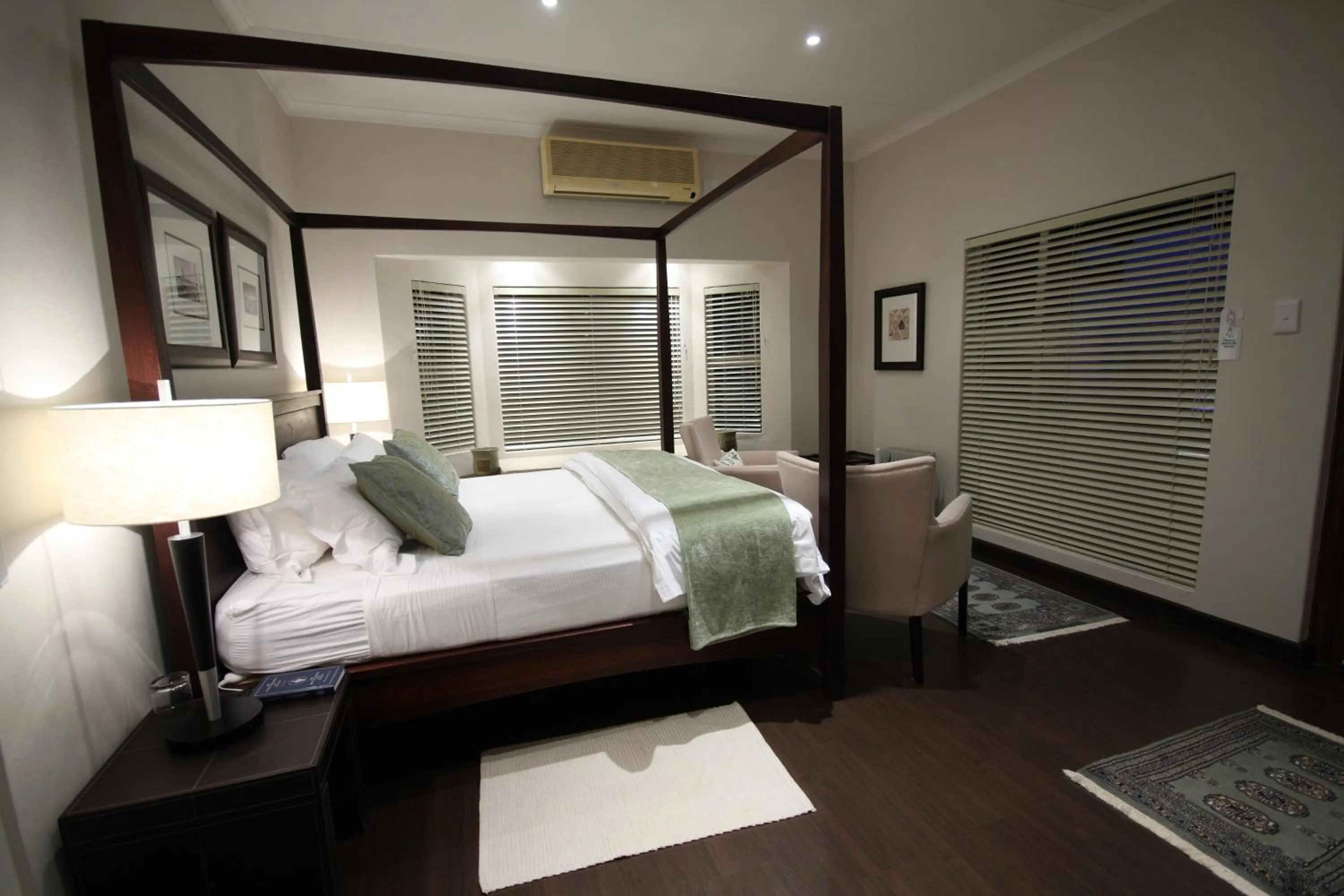 Bedroom, Bed in Dundi Lodge
