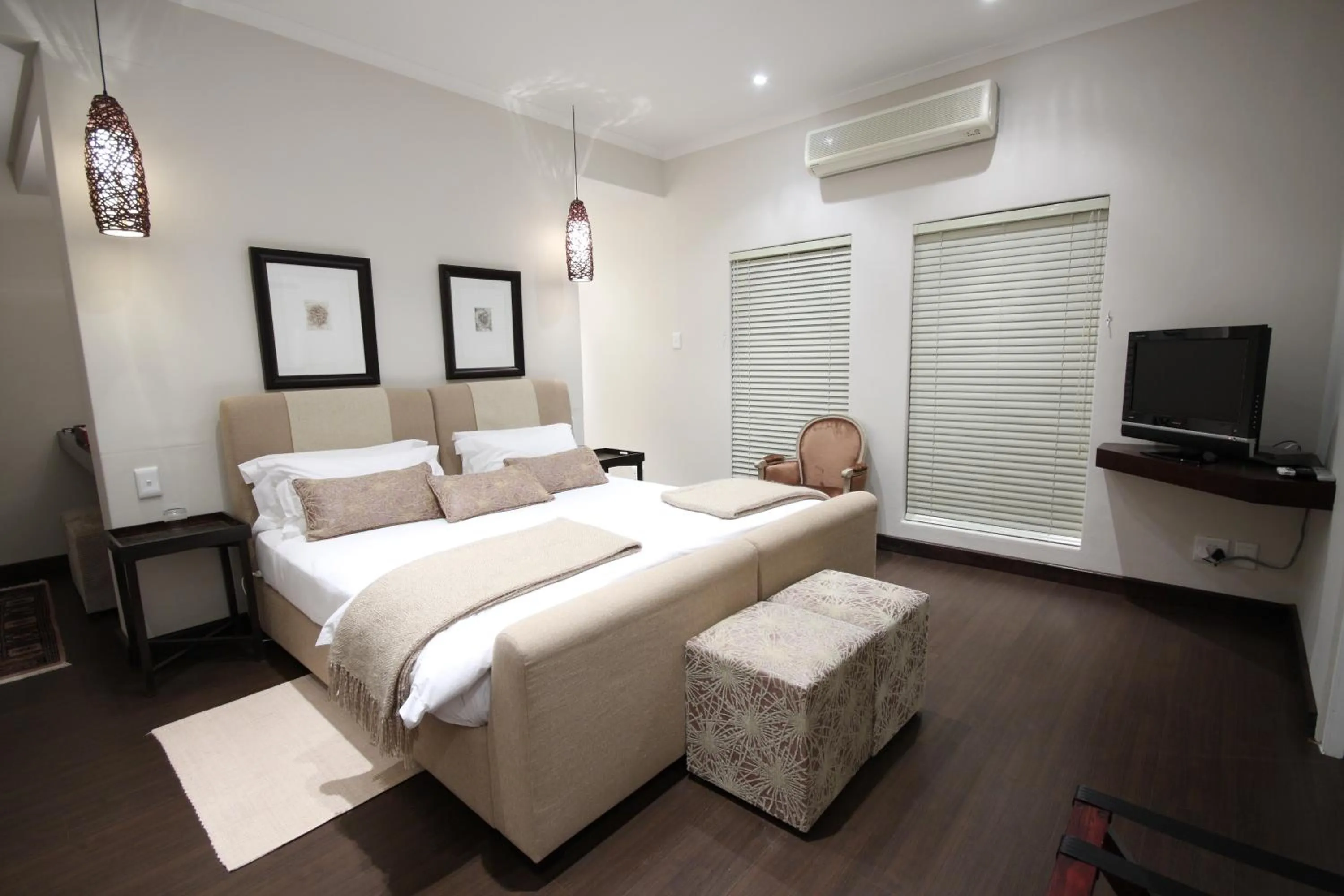 Bedroom, Bed in Dundi Lodge