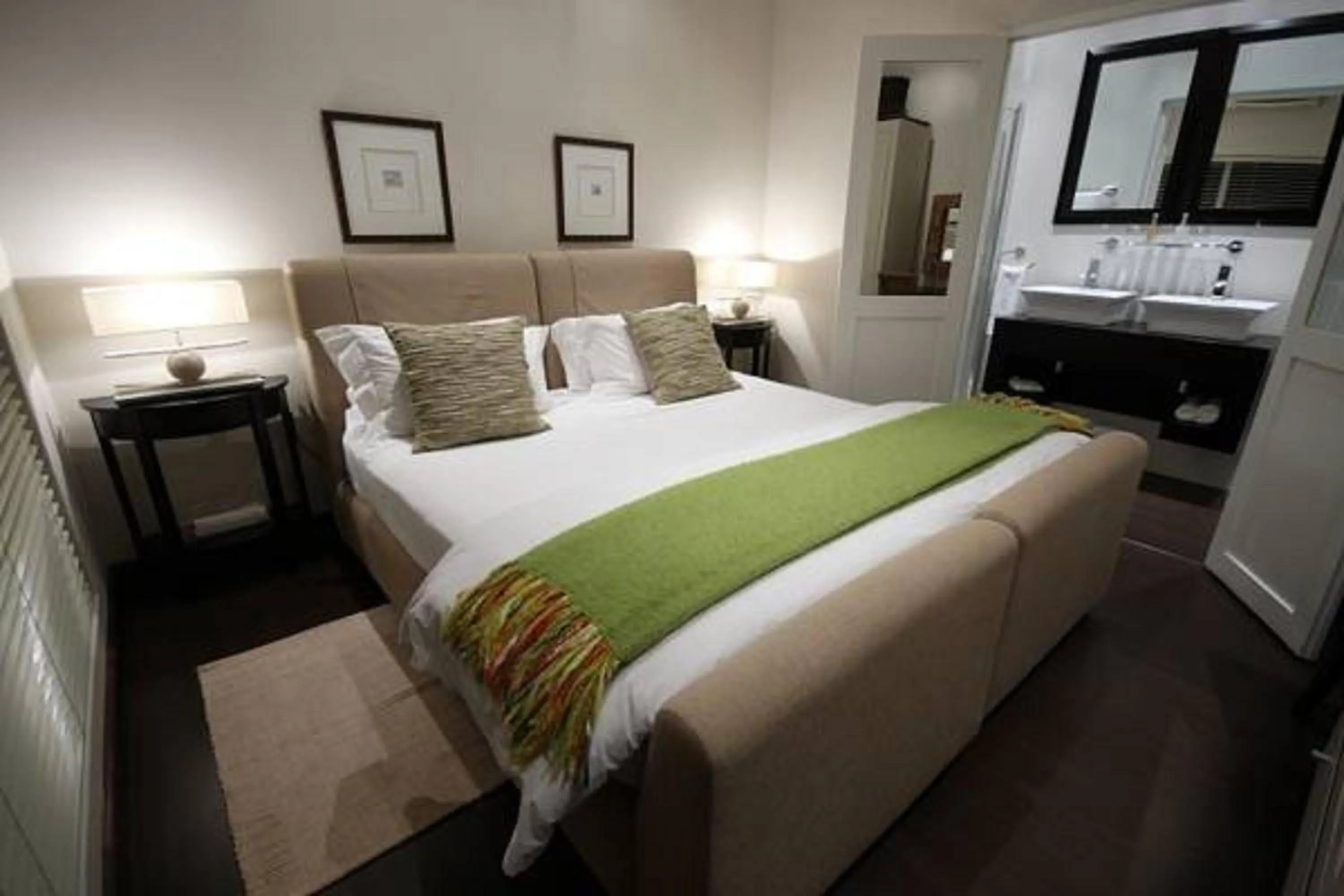 Bedroom, Bed in Dundi Lodge