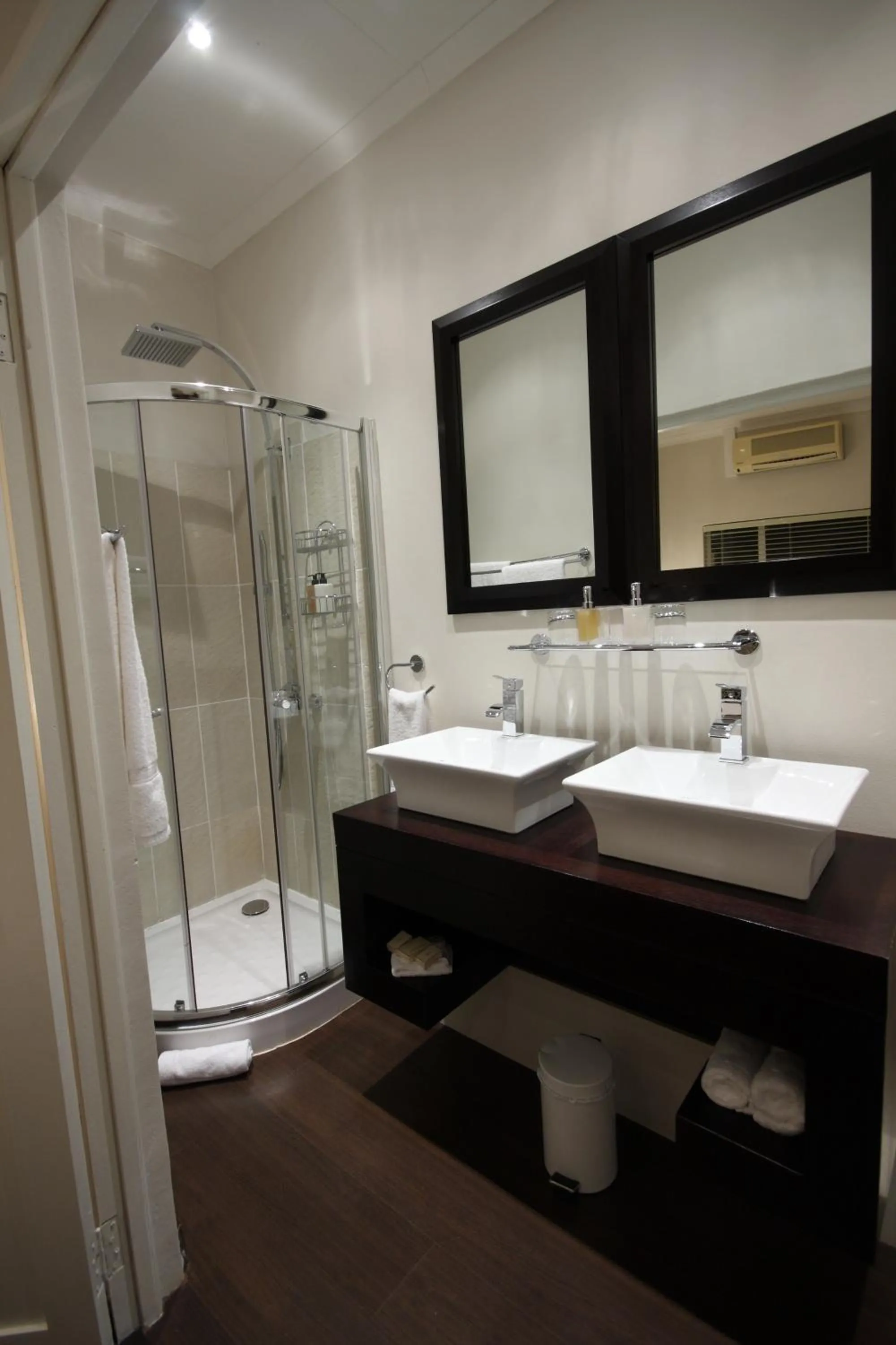 Bathroom in Dundi Lodge
