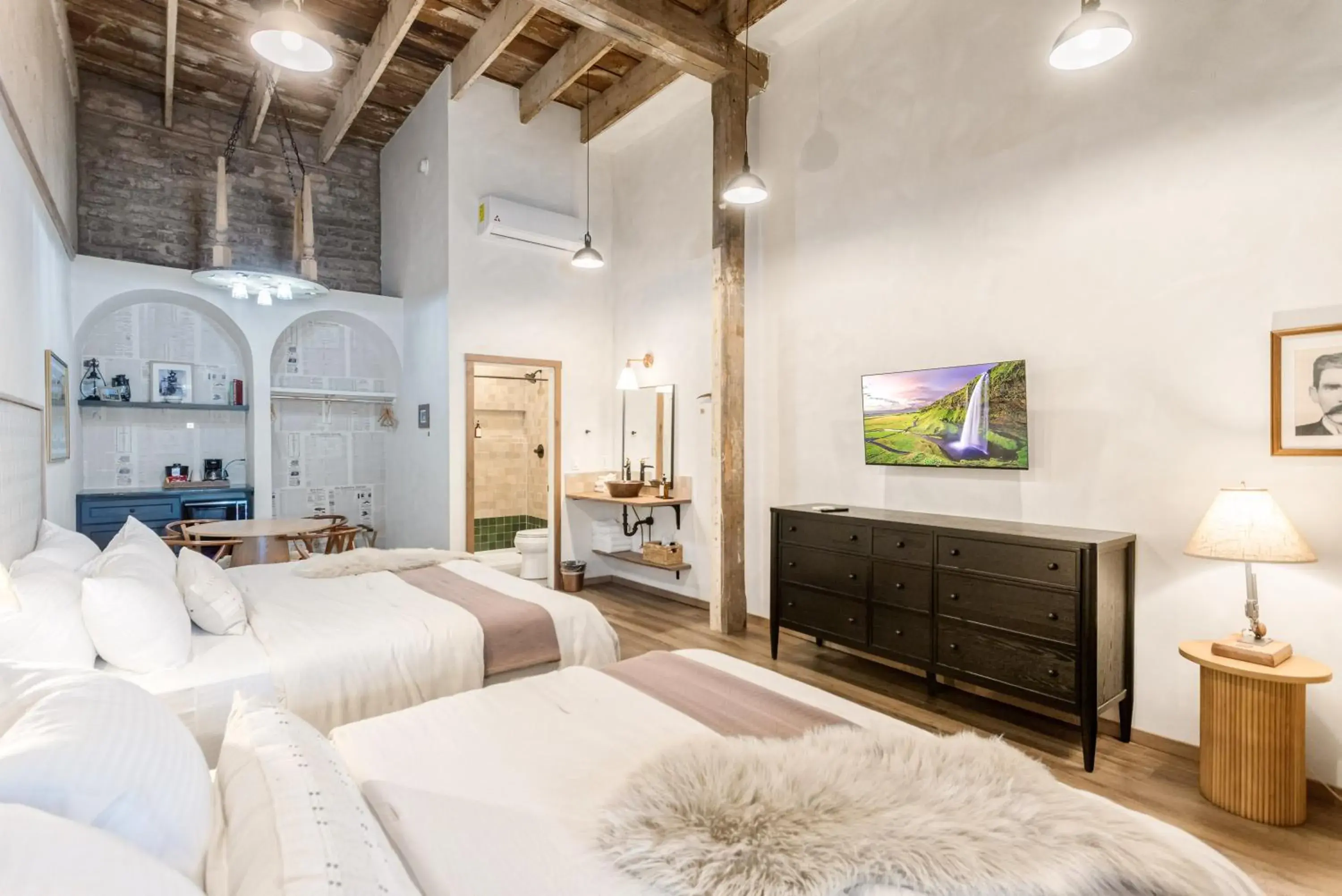 Premium Quadruple Room in Inn History Tombstone Premium Quadruple Room in Inn History Tombstone
