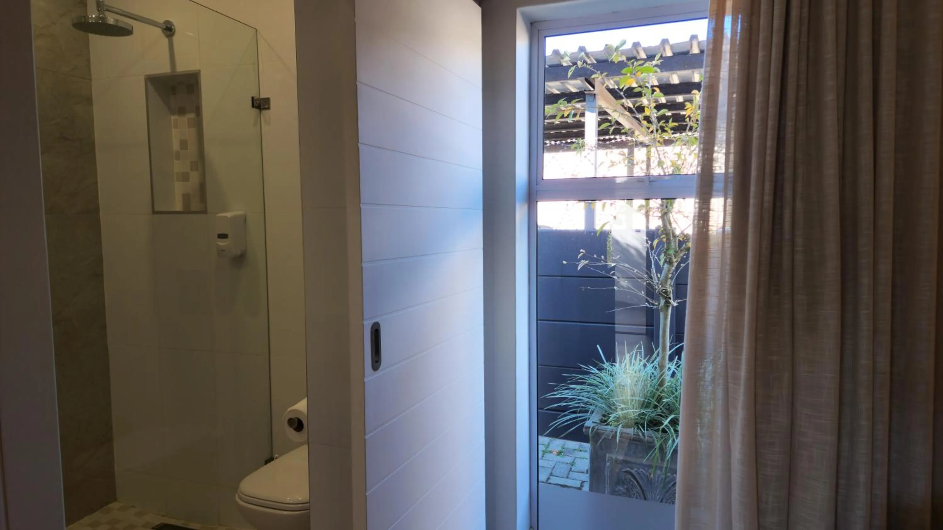 Shower in Shonalanga Lodge