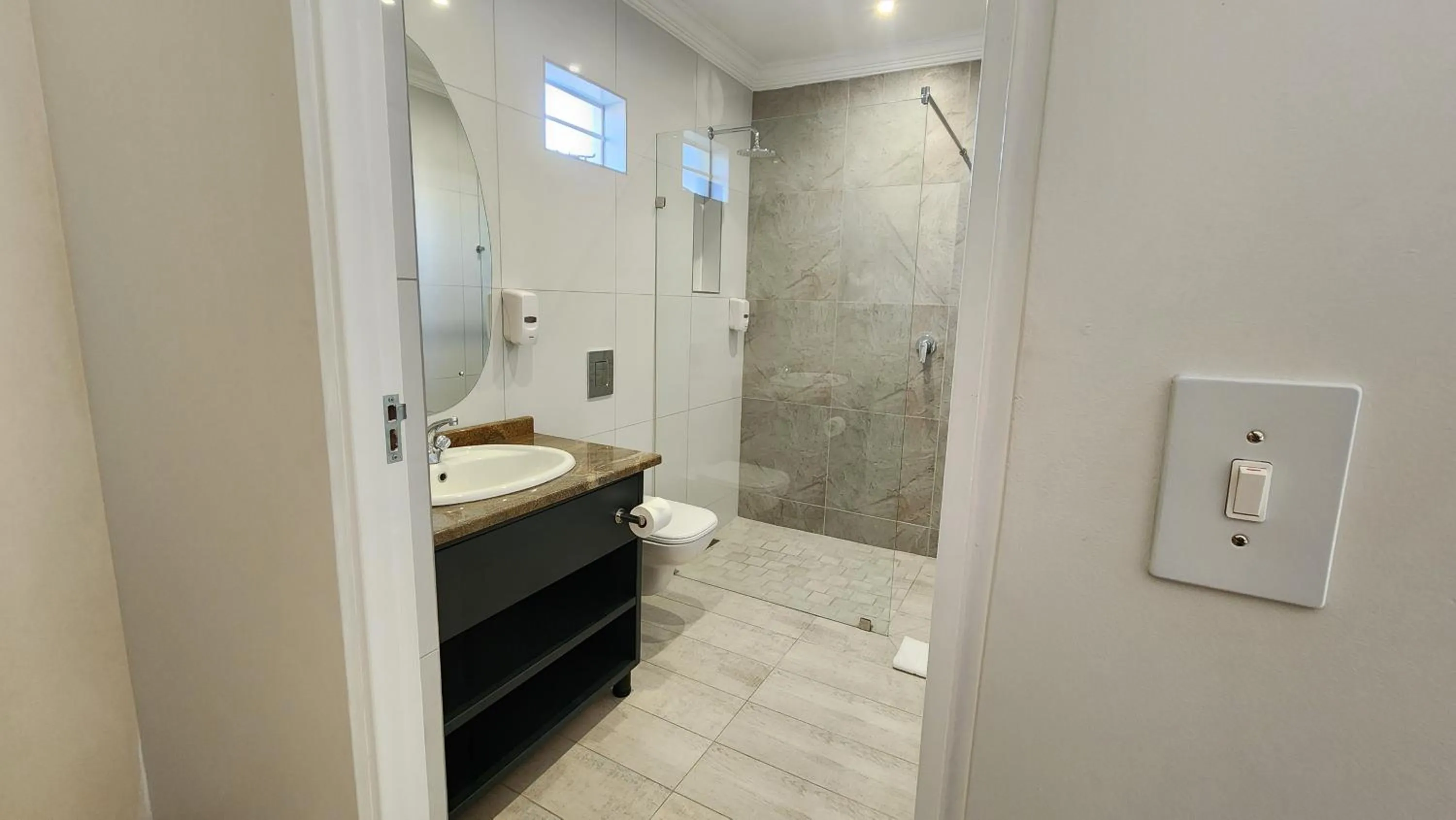 Shower in Shonalanga Lodge