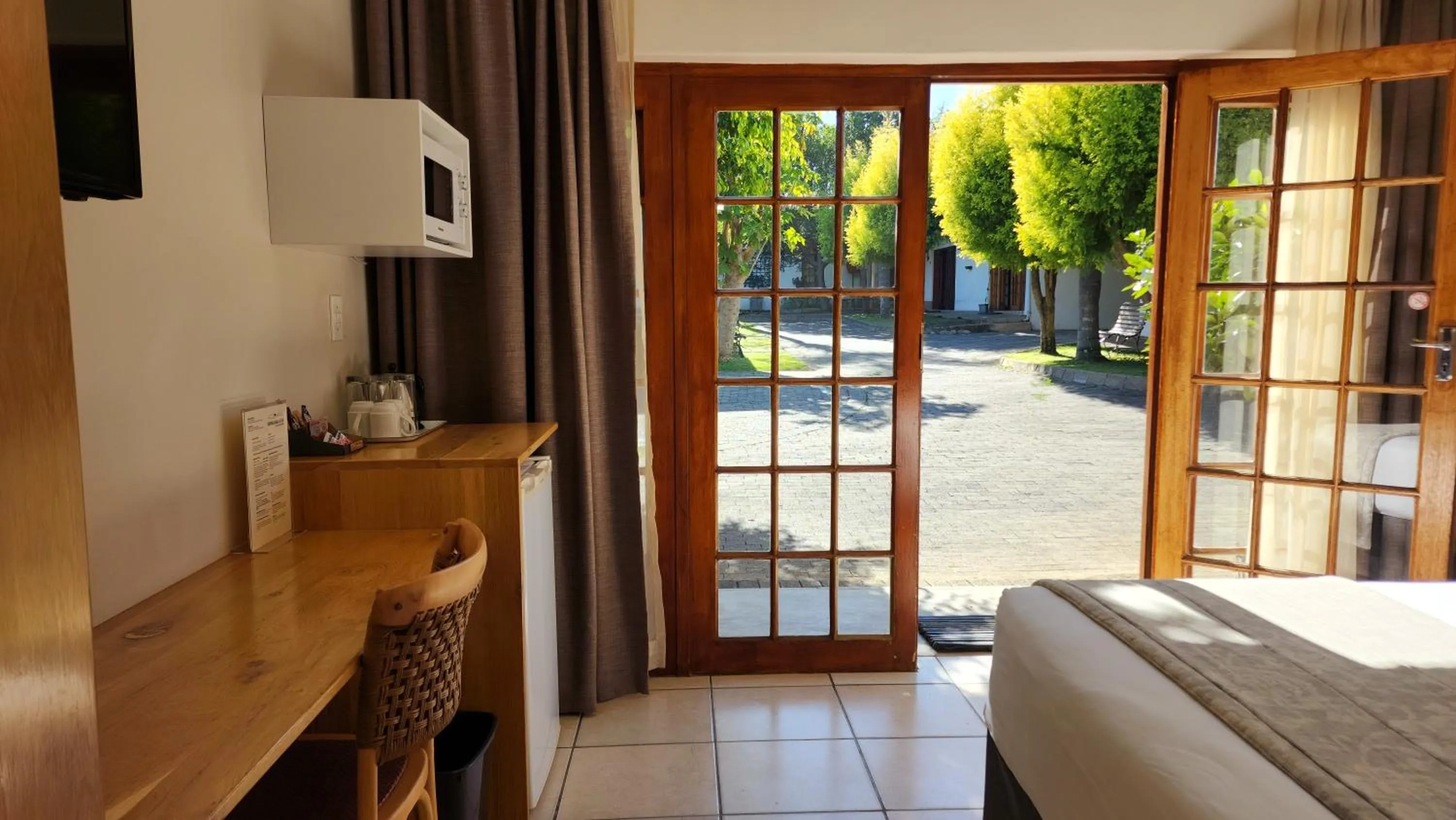 Kitchen or kitchenette, Bed in Shonalanga Lodge