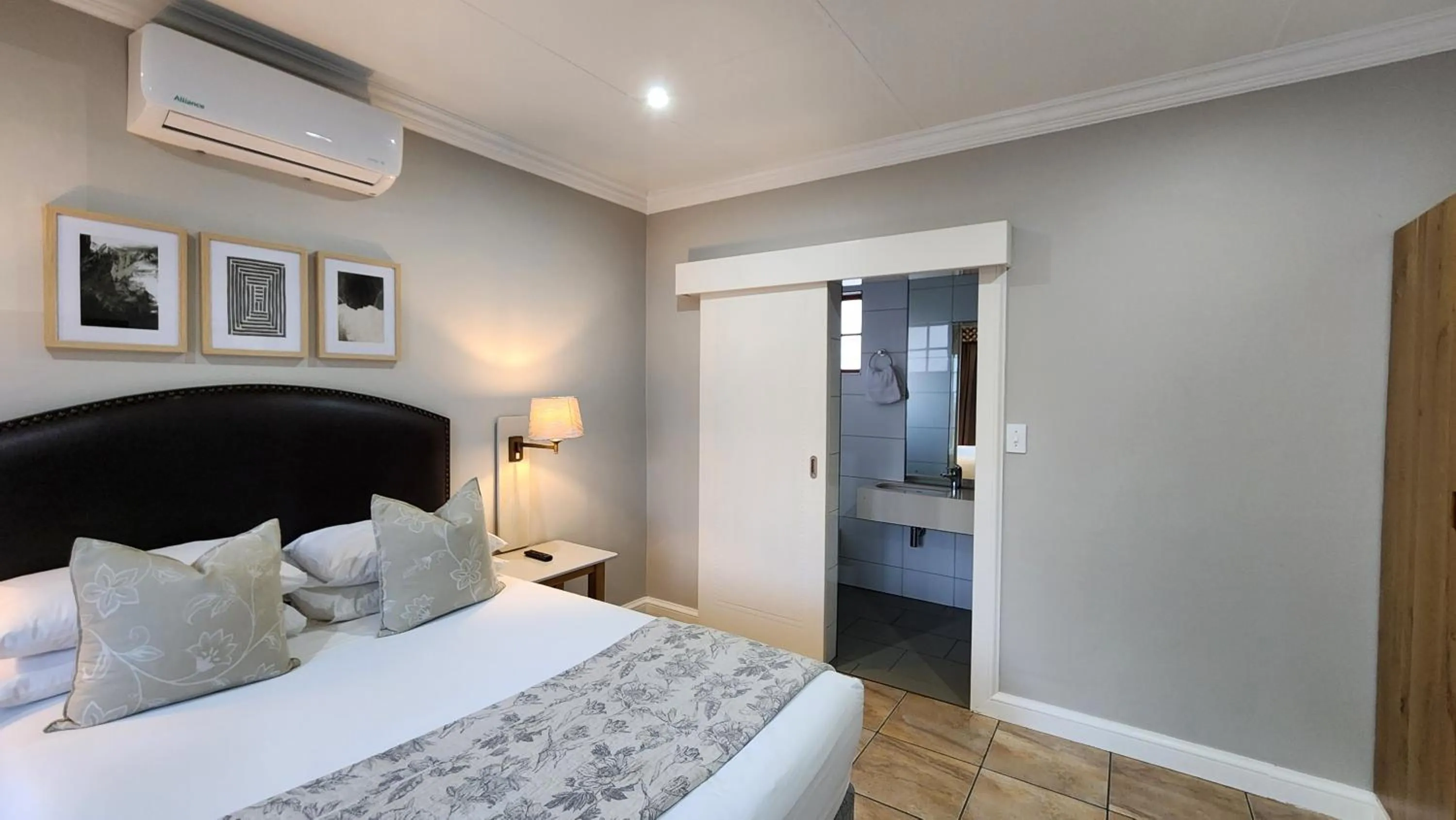 Bed in Shonalanga Lodge