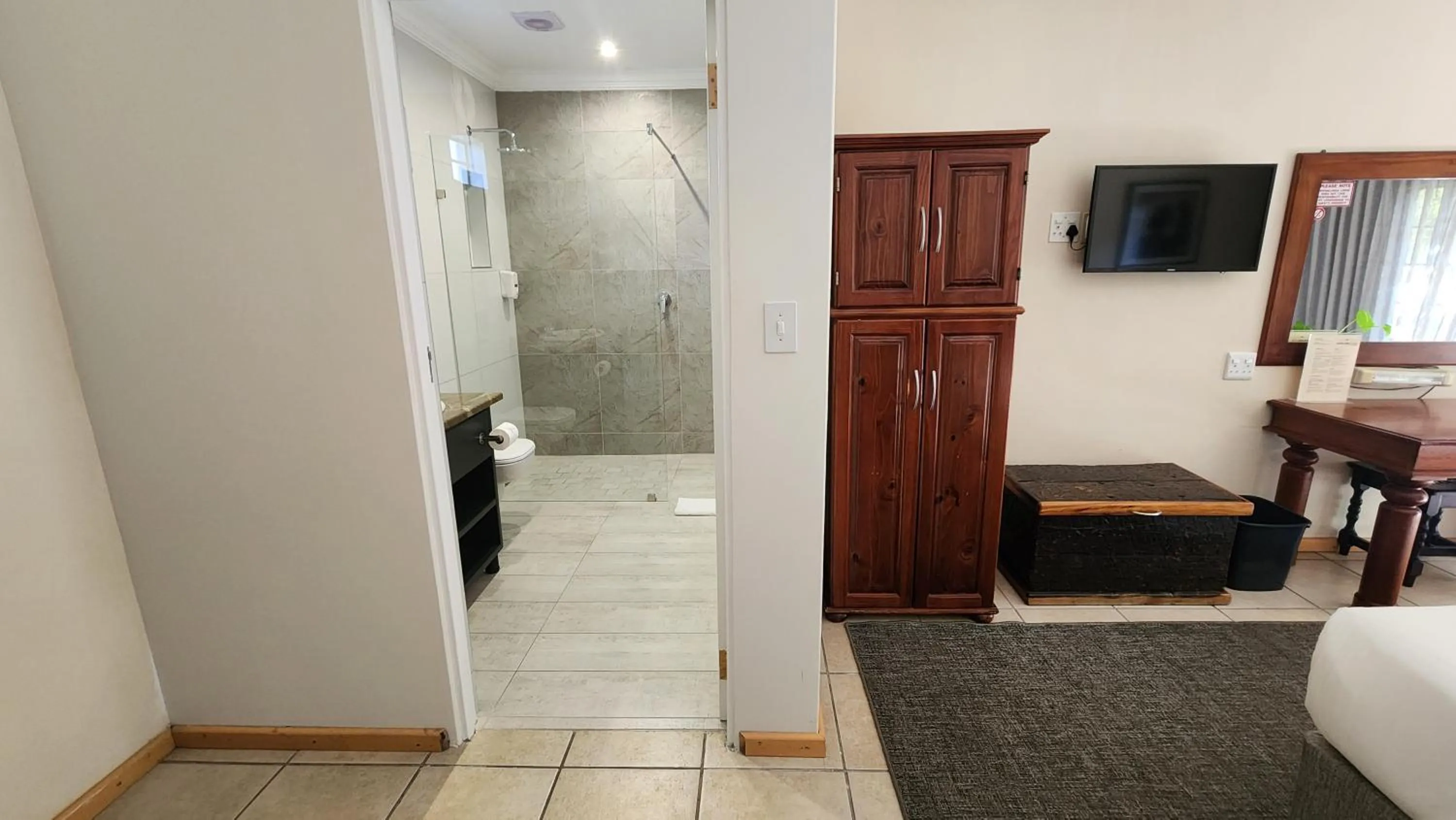 Shower in Shonalanga Lodge