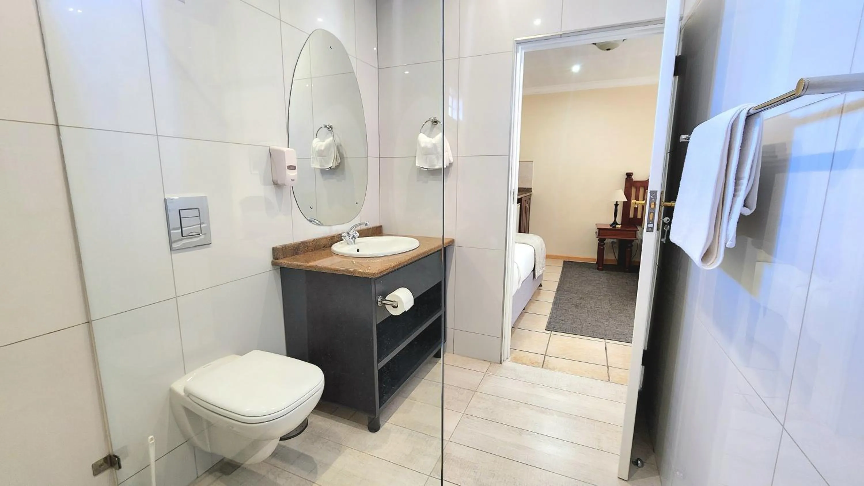 Shower in Shonalanga Lodge