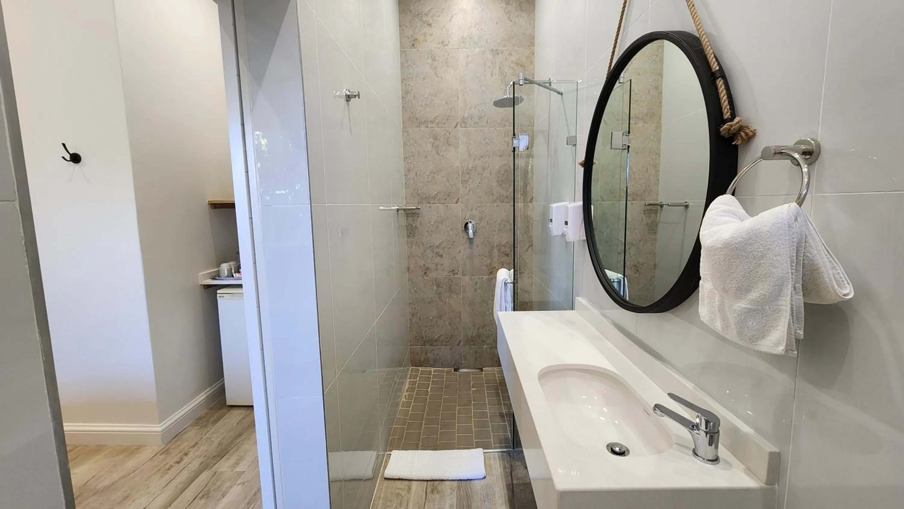 Shower in Shonalanga Lodge