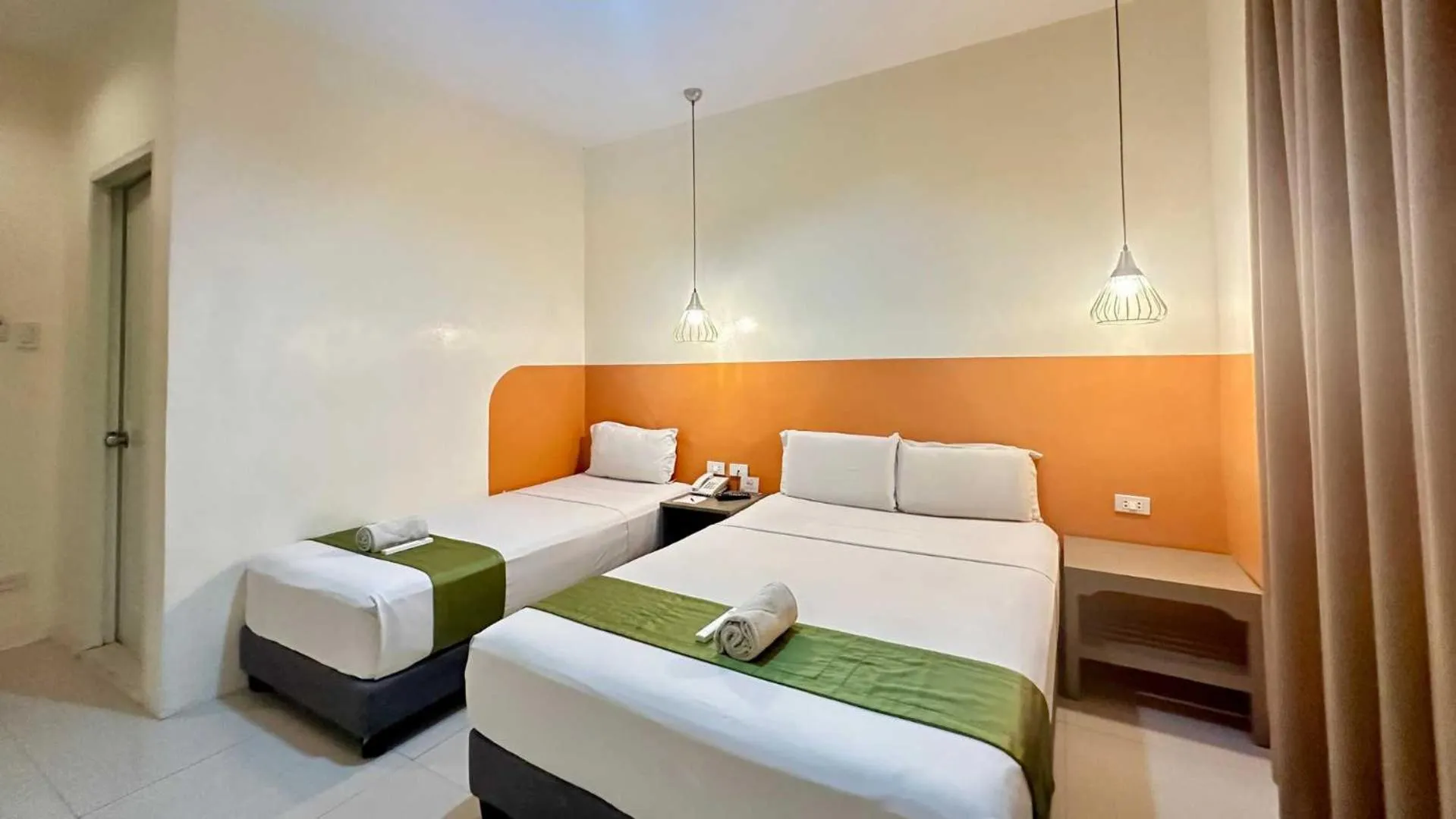 Bedroom in Travelbee Capitol Inn