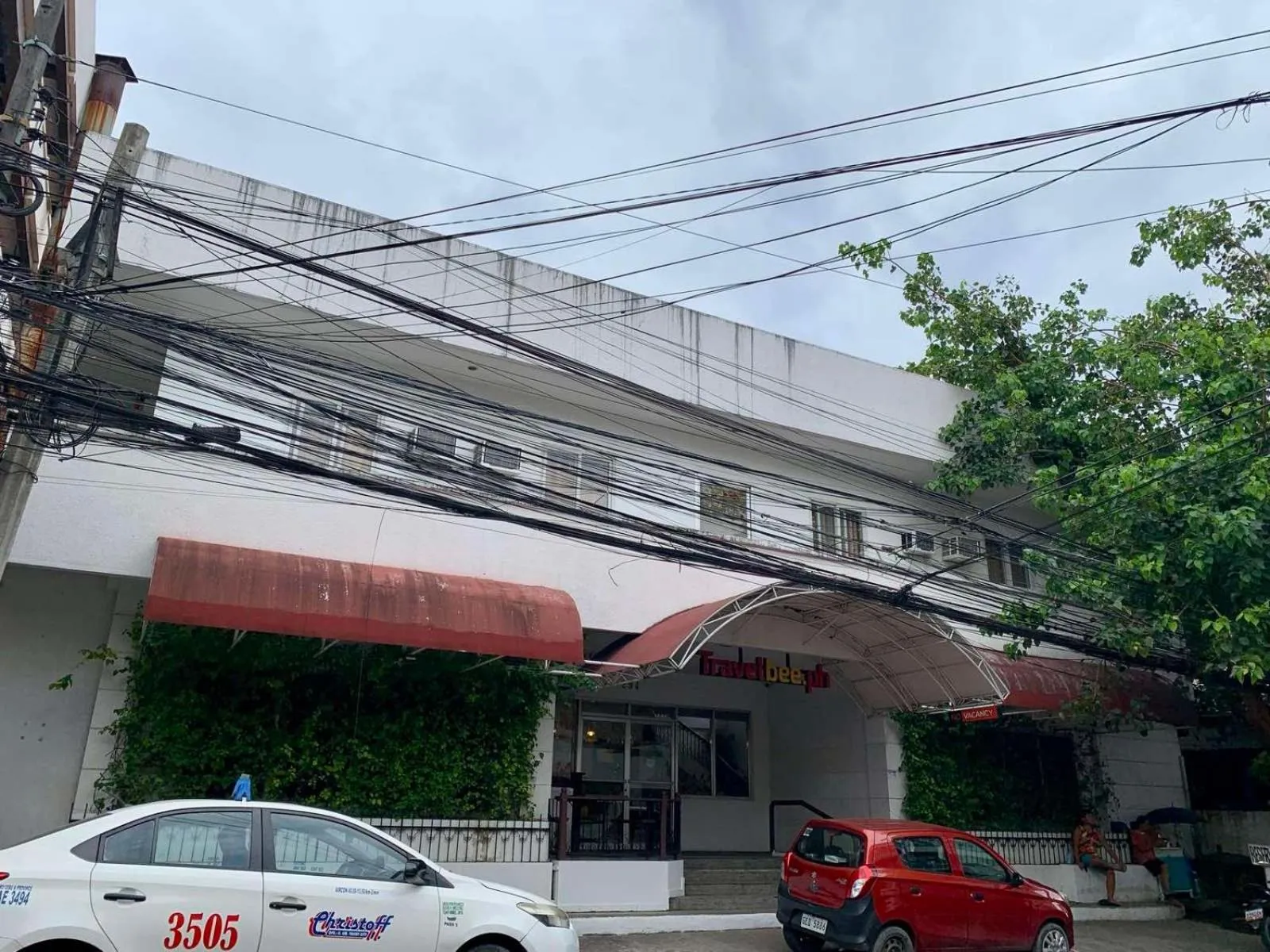 Property building in Travelbee Capitol Inn