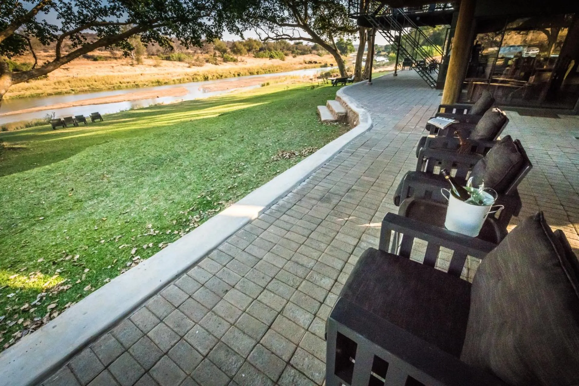 Communal lounge/ TV room in Maninghi Lodge