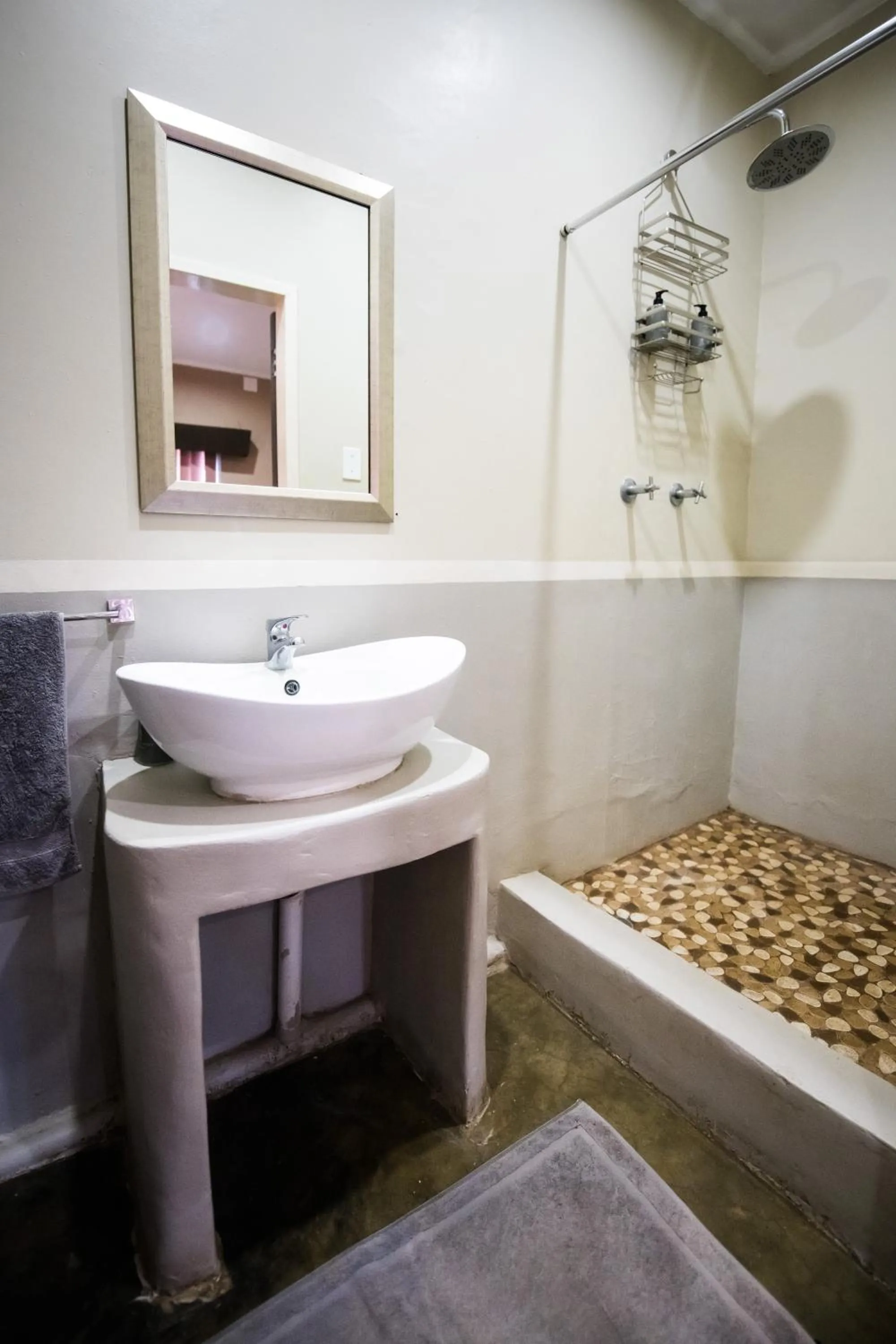 Shower in Maninghi Lodge