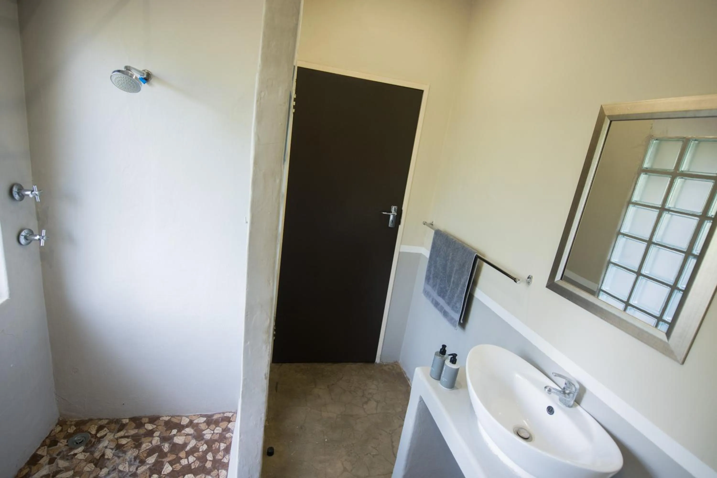 Property building in Maninghi Lodge