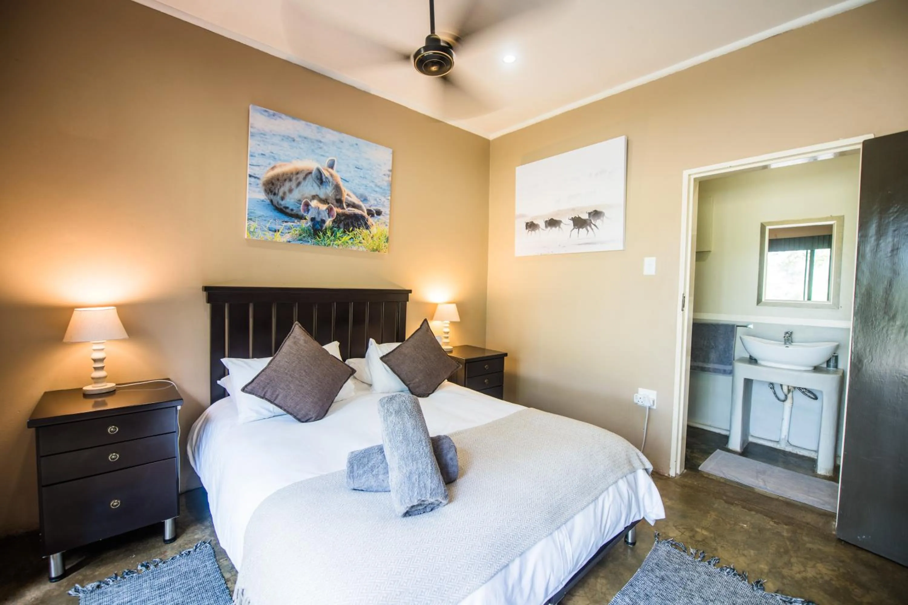 Coffee/tea facilities, Bed in Maninghi Lodge