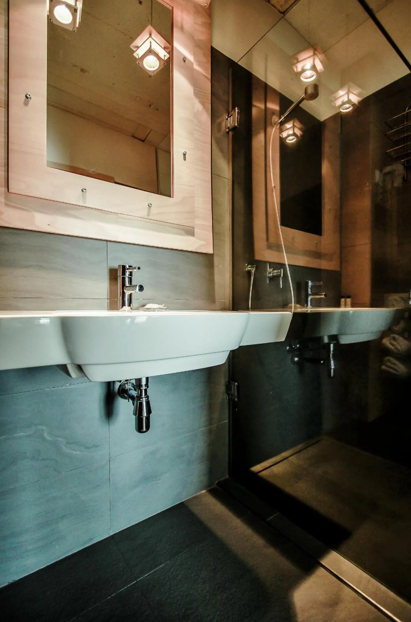 Shower in Galery69