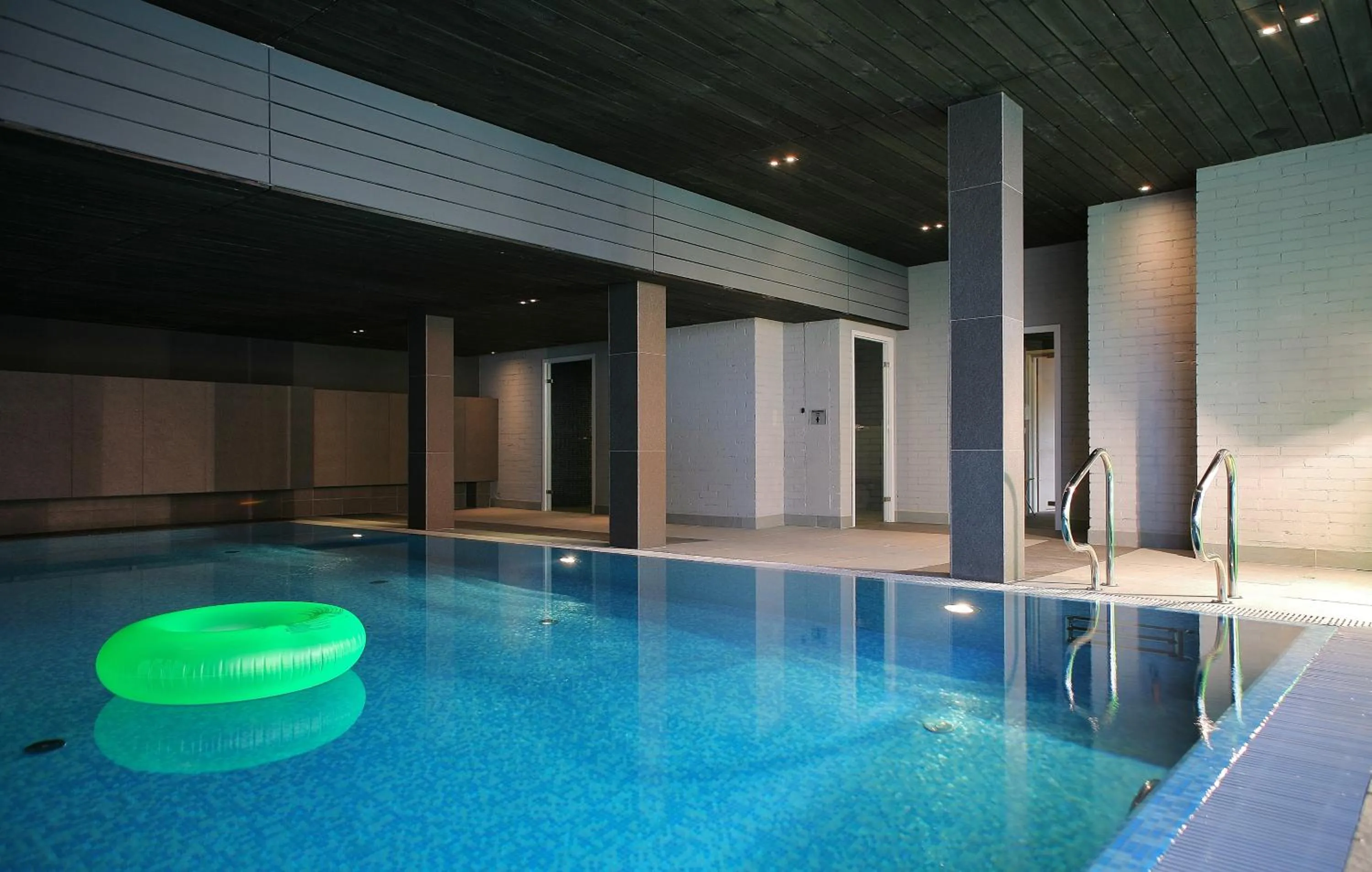 Swimming pool in Galery69