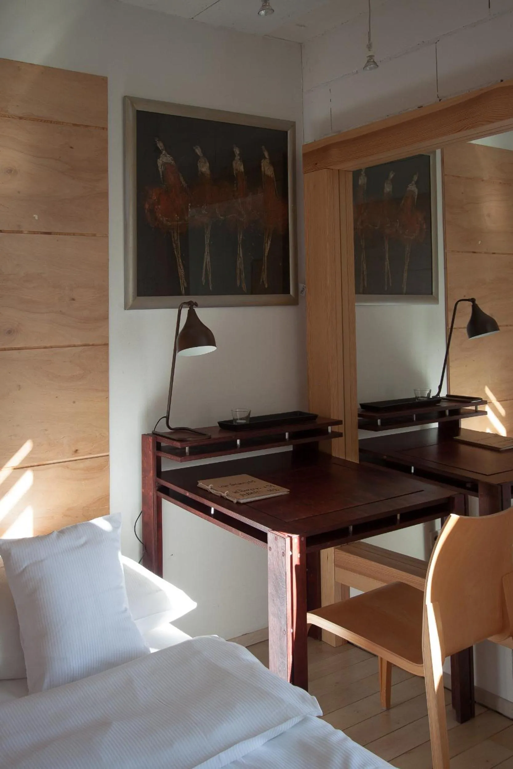 Seating area, Bed in Galery69