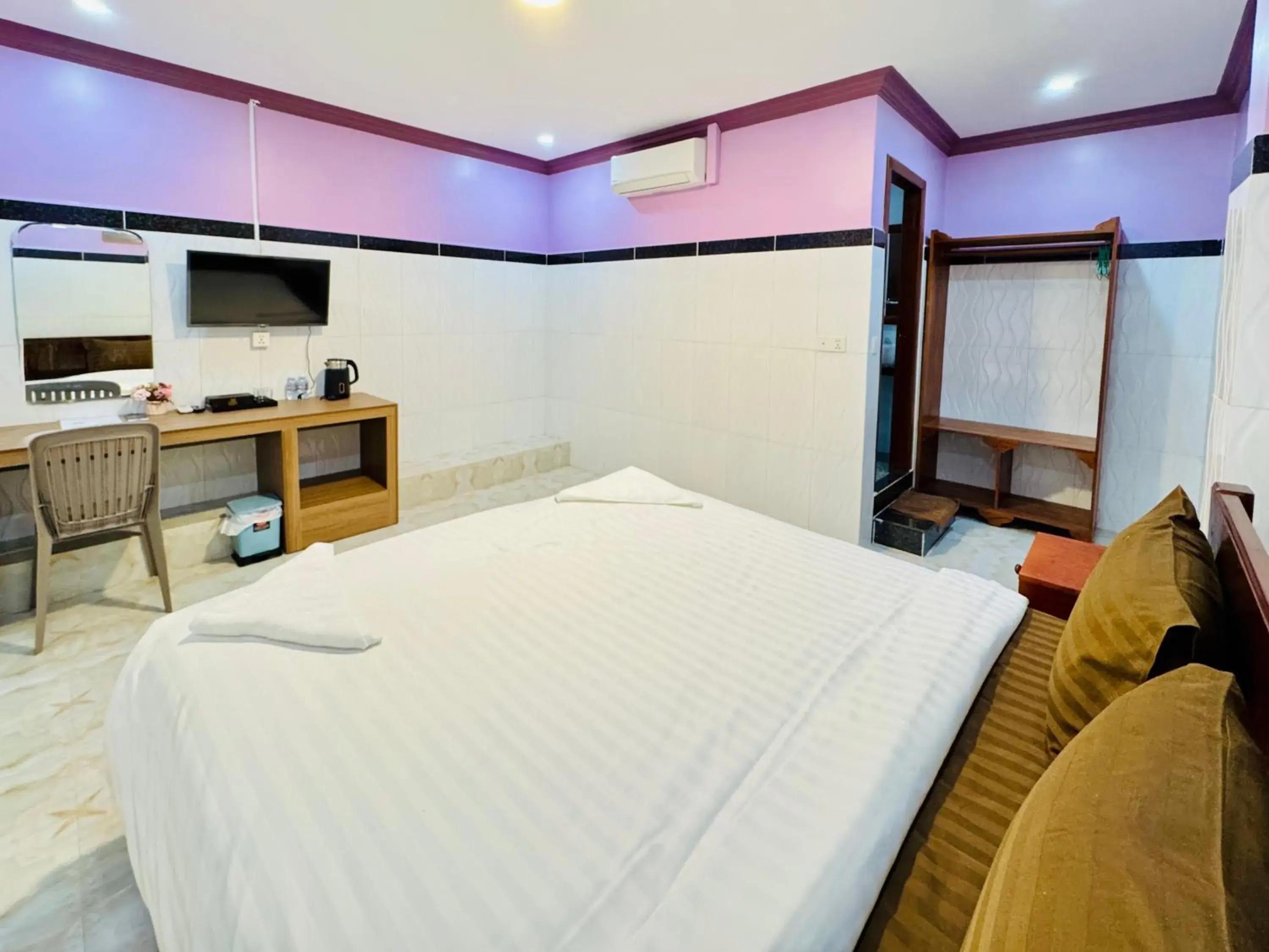 Bedroom, Bed in The Cozy Corner-Budget Hotel Bedroom, Bed in The Cozy Corner-Budget Hotel