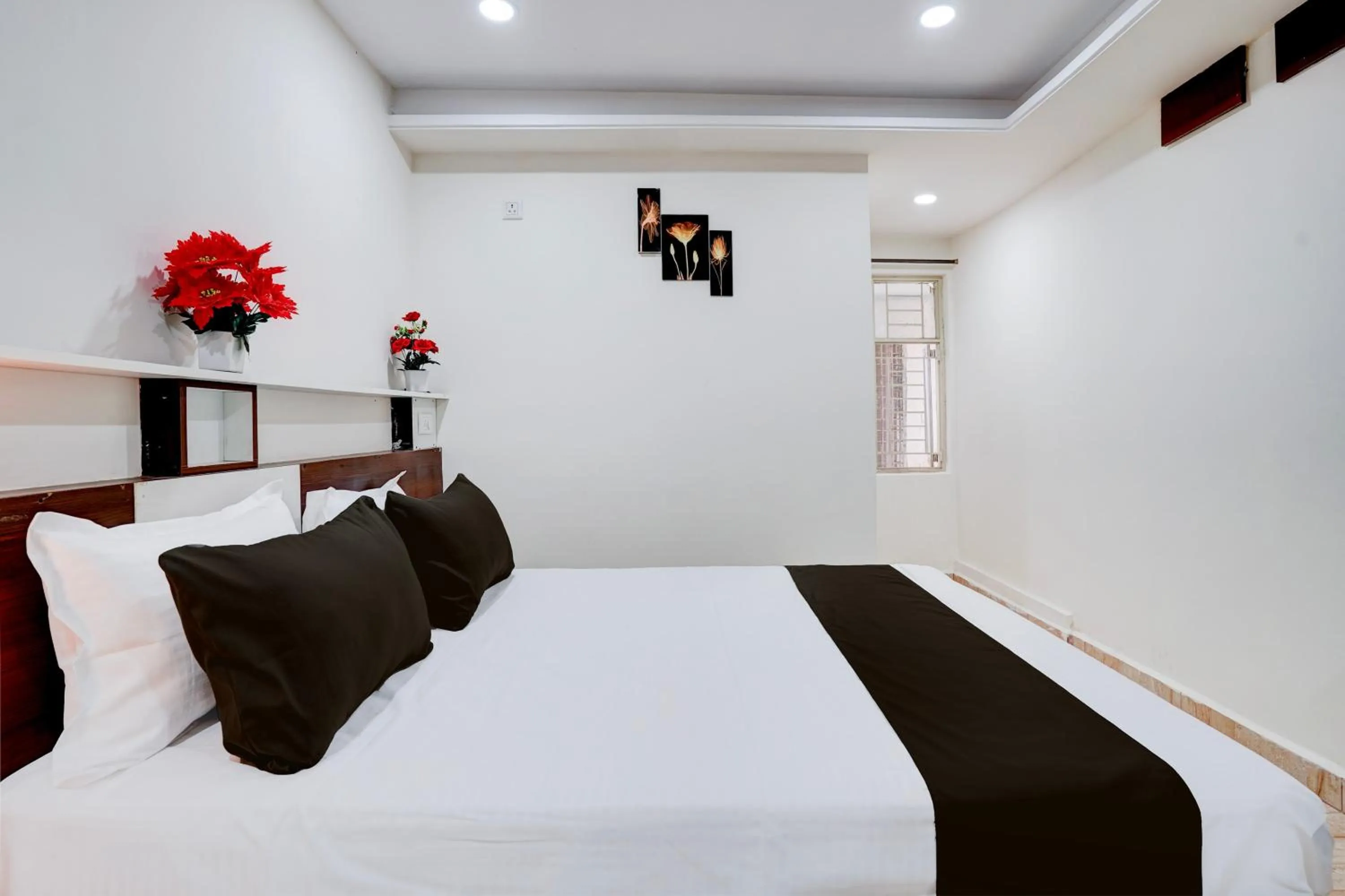 Bedroom in Hotel O SGR Palace