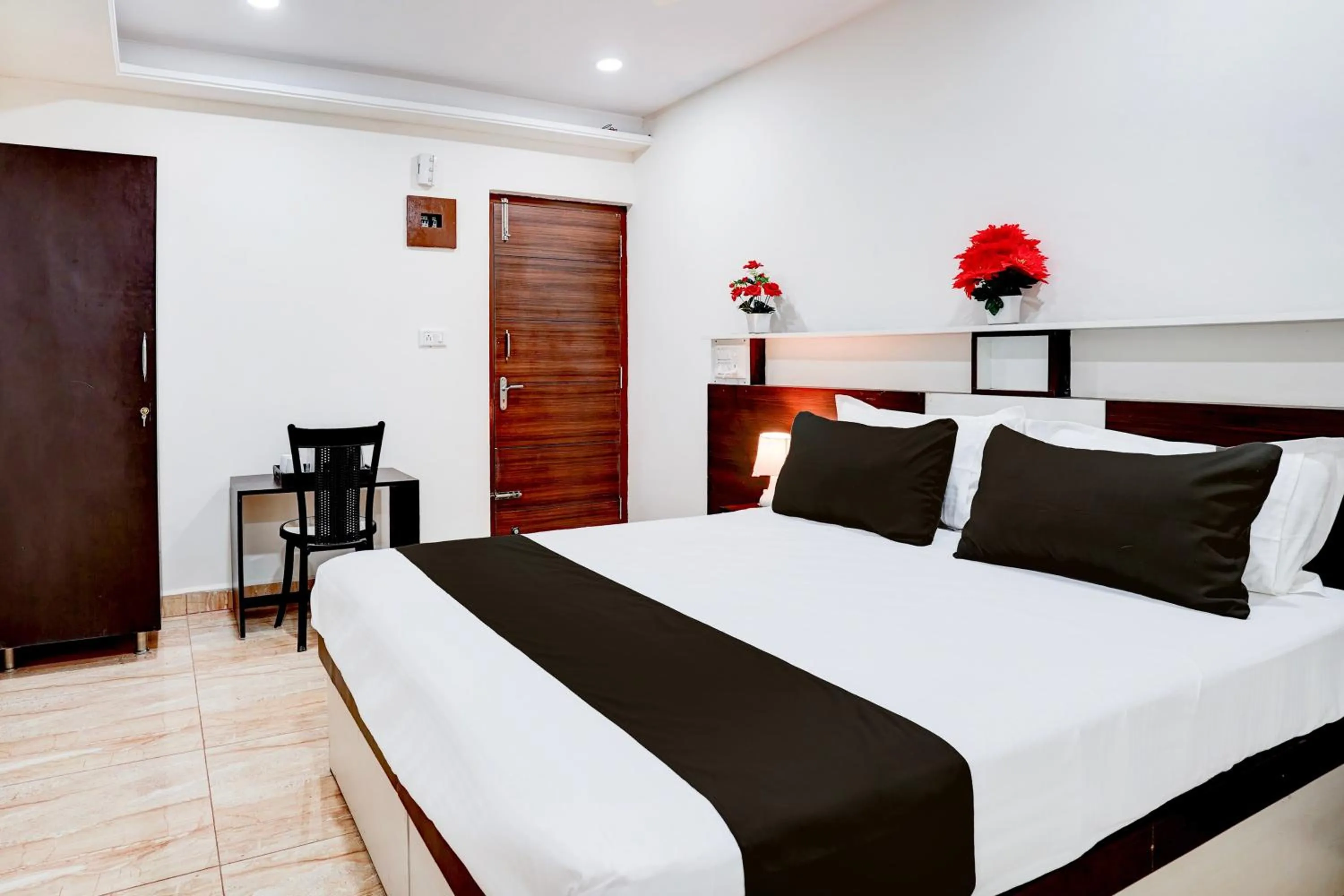 Bedroom in Hotel O SGR Palace