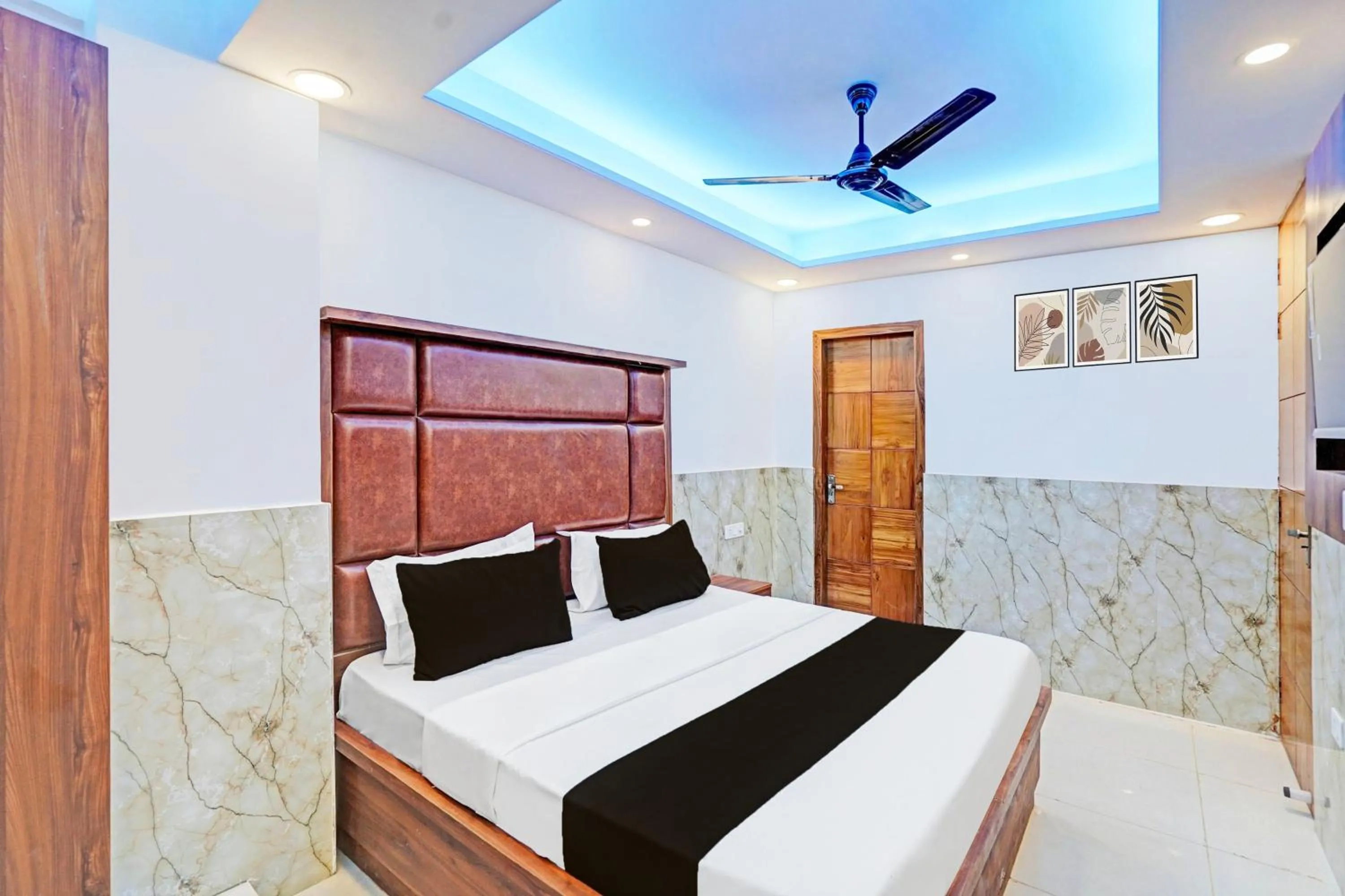 Bedroom, Bed in Hotel O veer palace