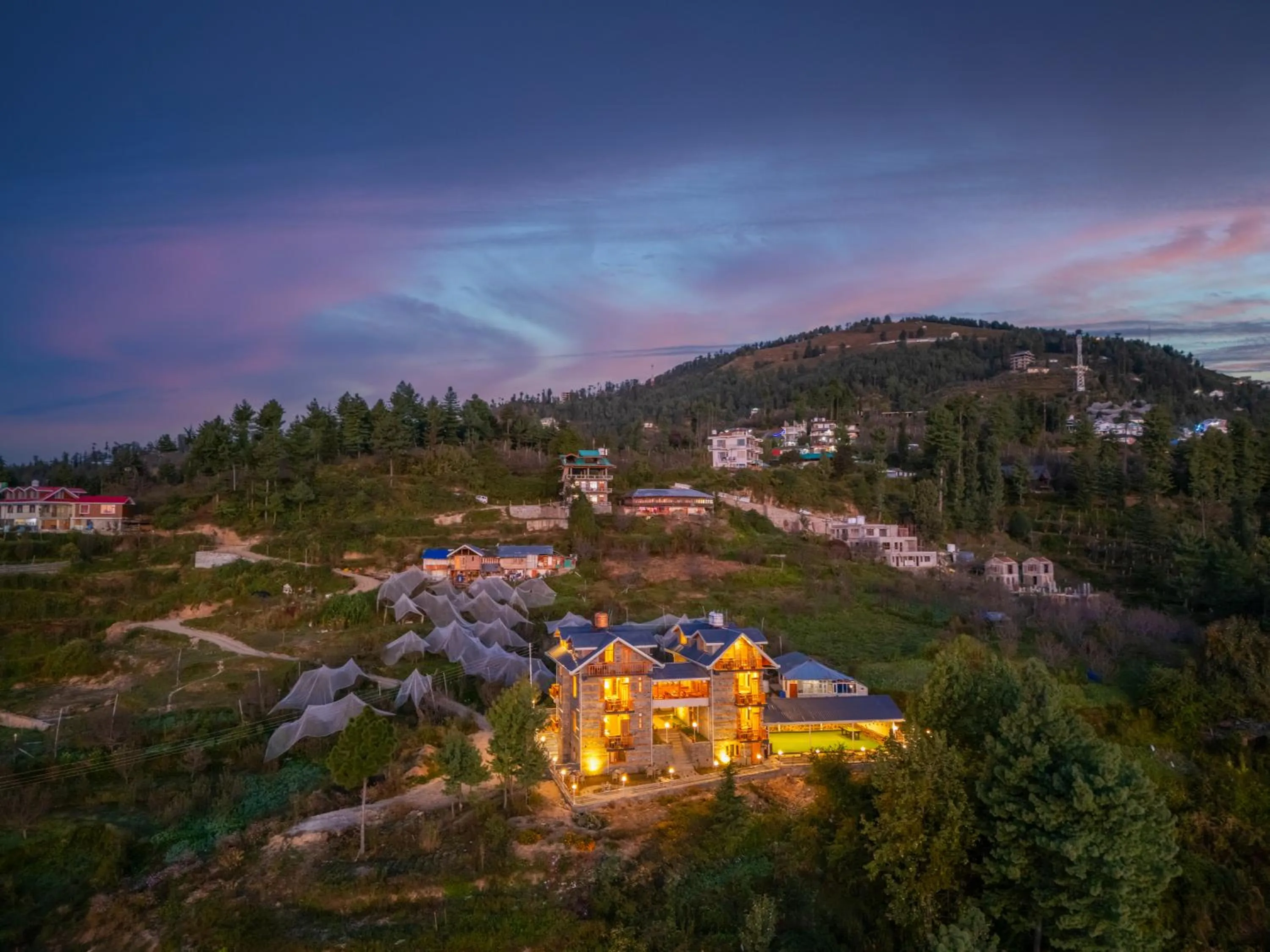 Property building in Kathkuni by Jomotel - A Pure Veg Boutique Stay