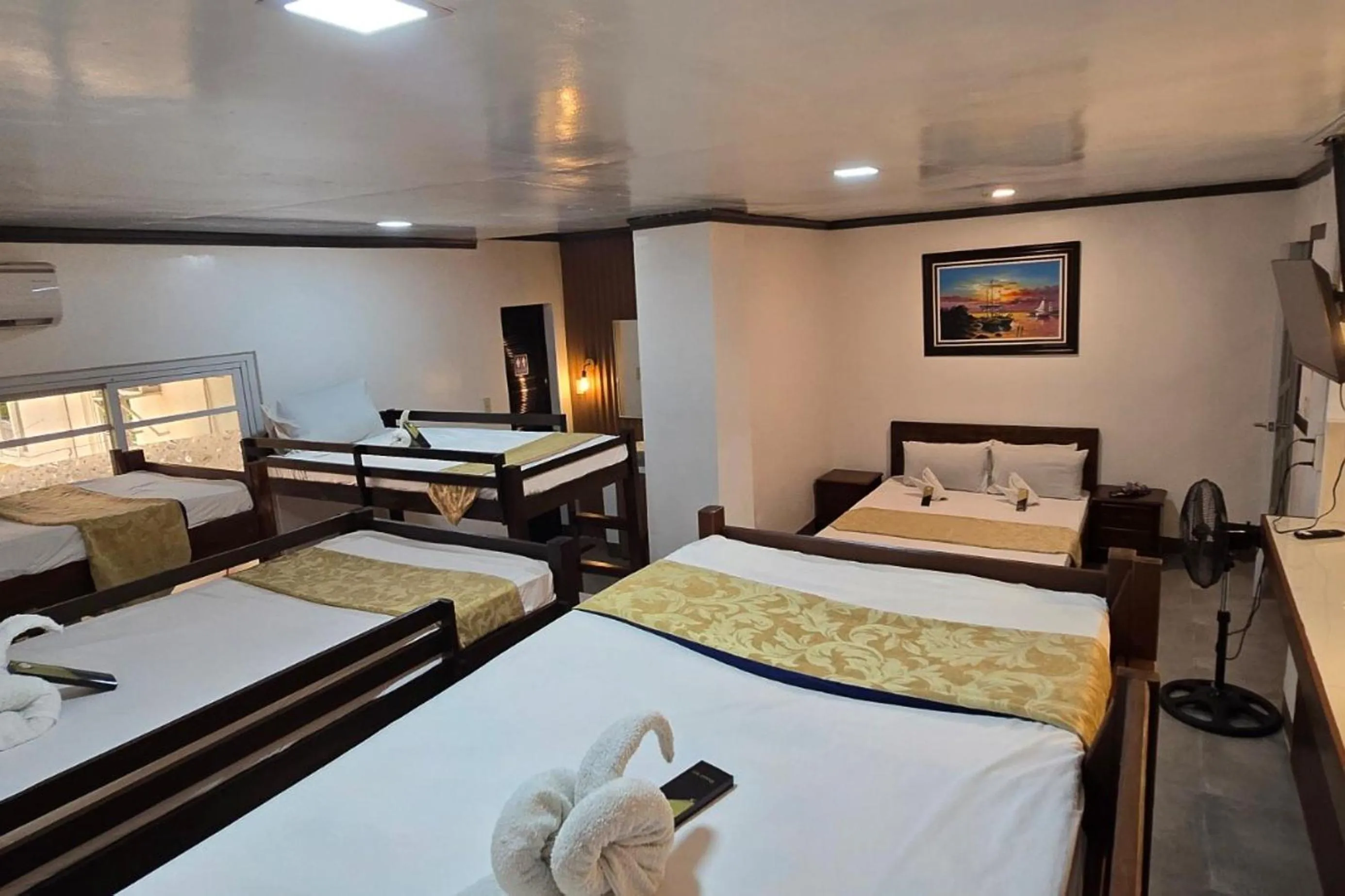 Bed in Captains Suites Albay