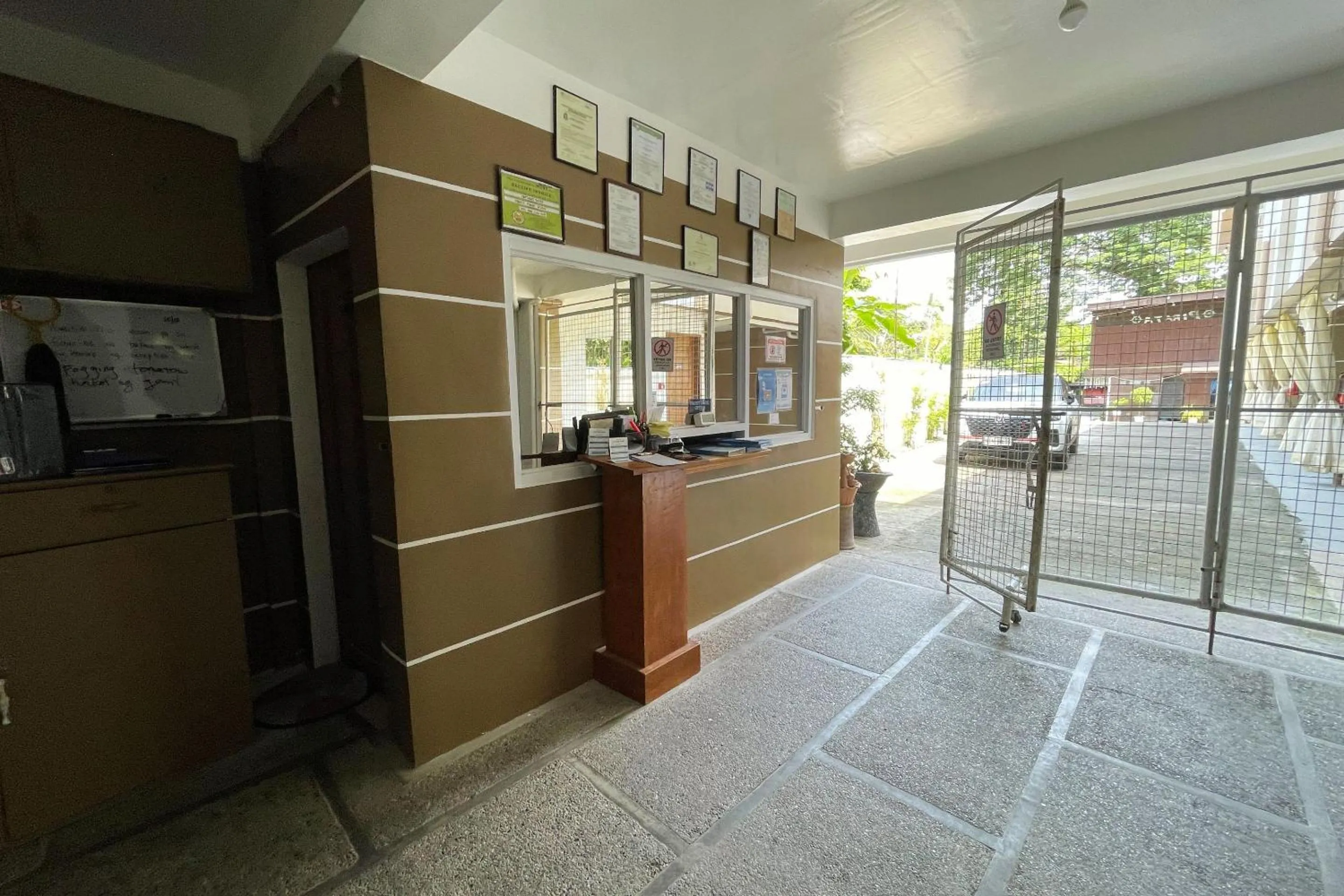 Parking in Captains Suites Albay