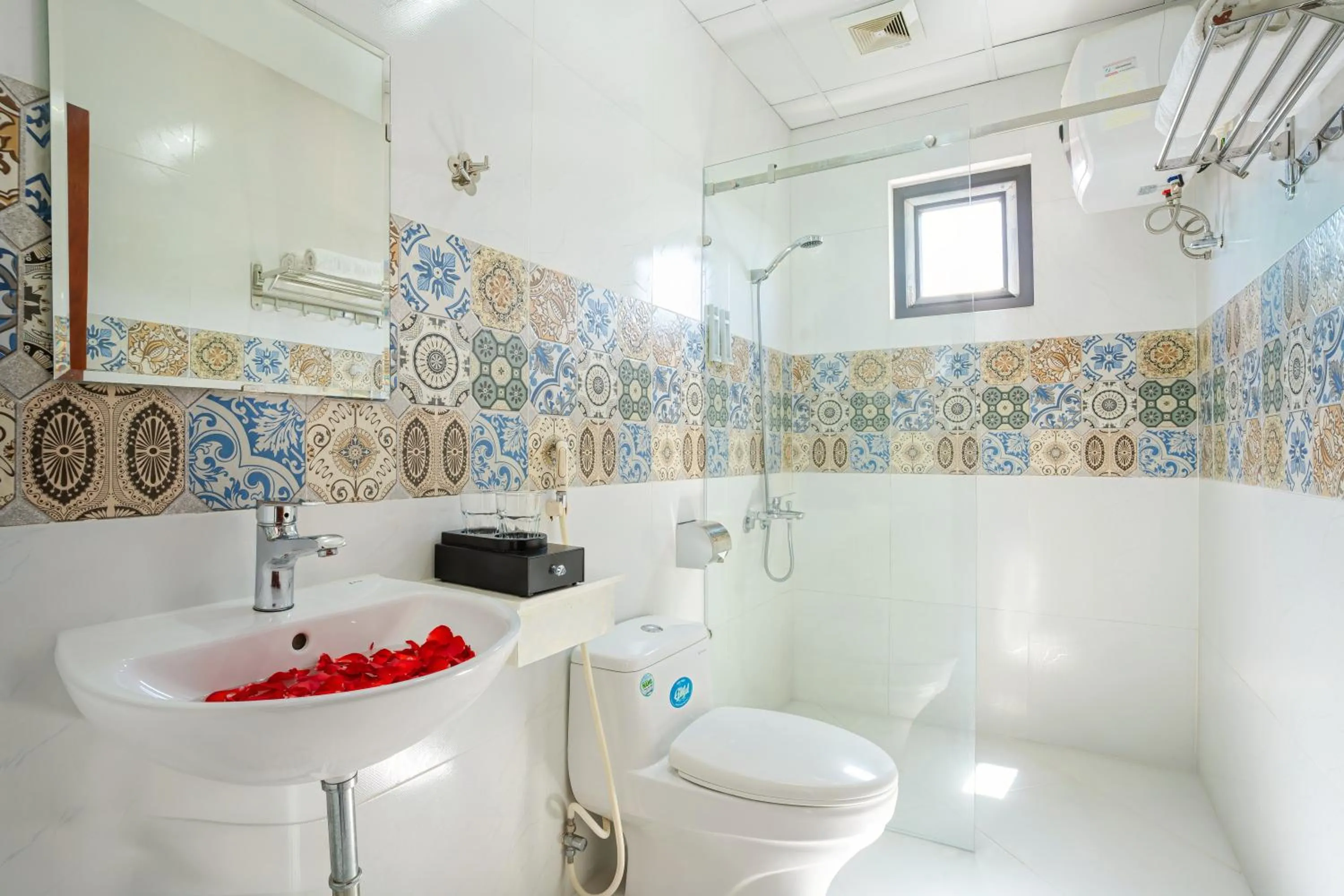 Shower in ELC Luxury Da Lat Hotel & Apartment