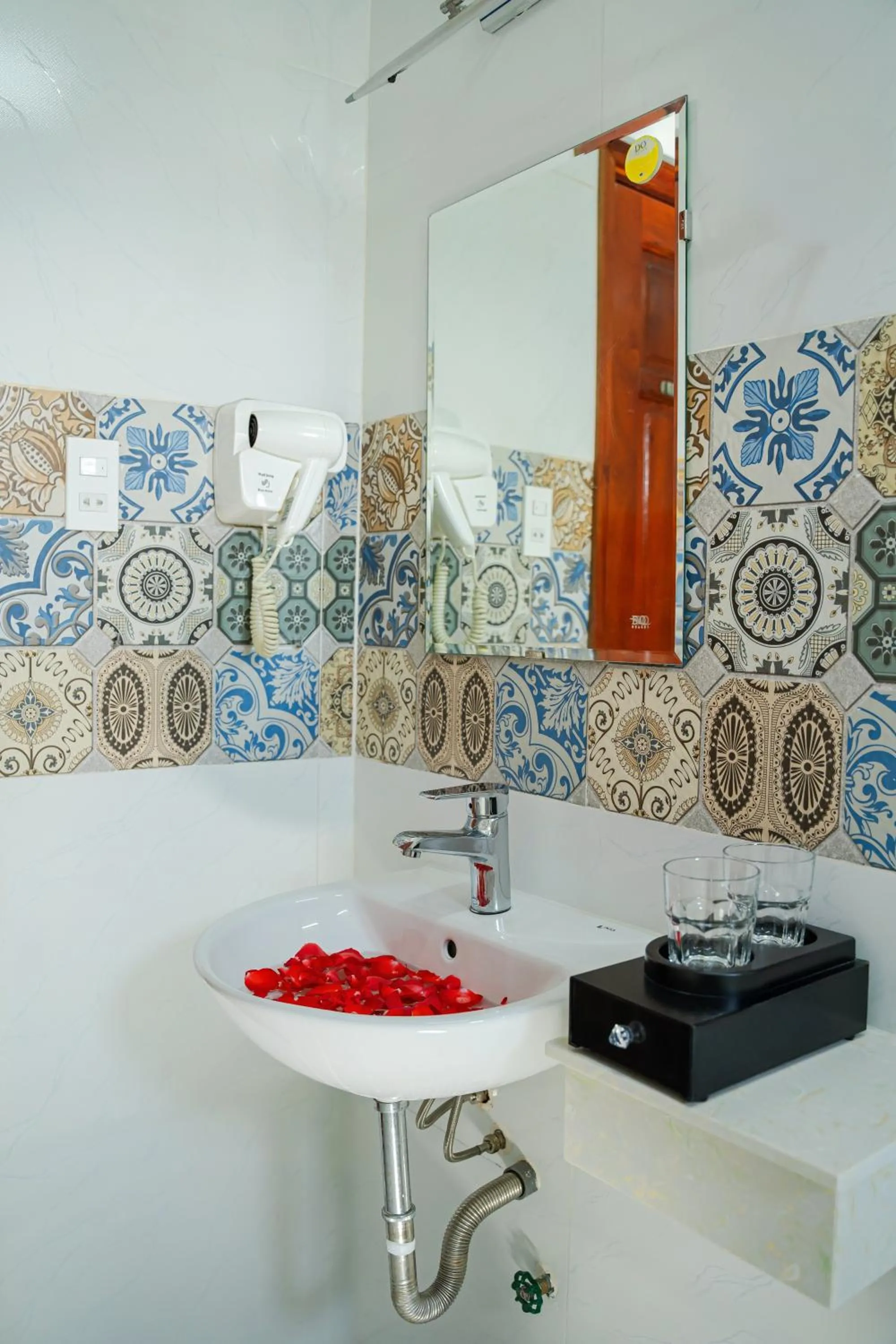 Shower in ELC Luxury Da Lat Hotel & Apartment