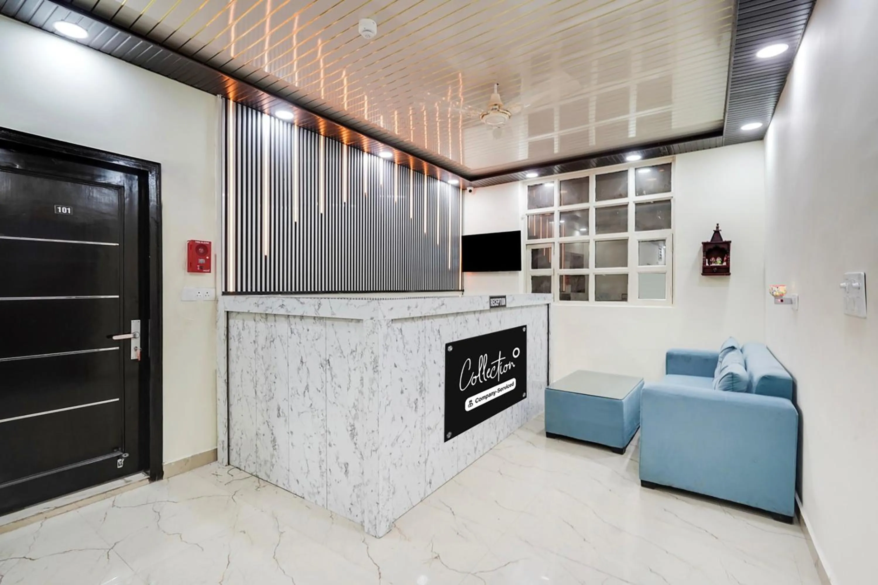 Lobby or reception in Super Collection O Nirman Vihar