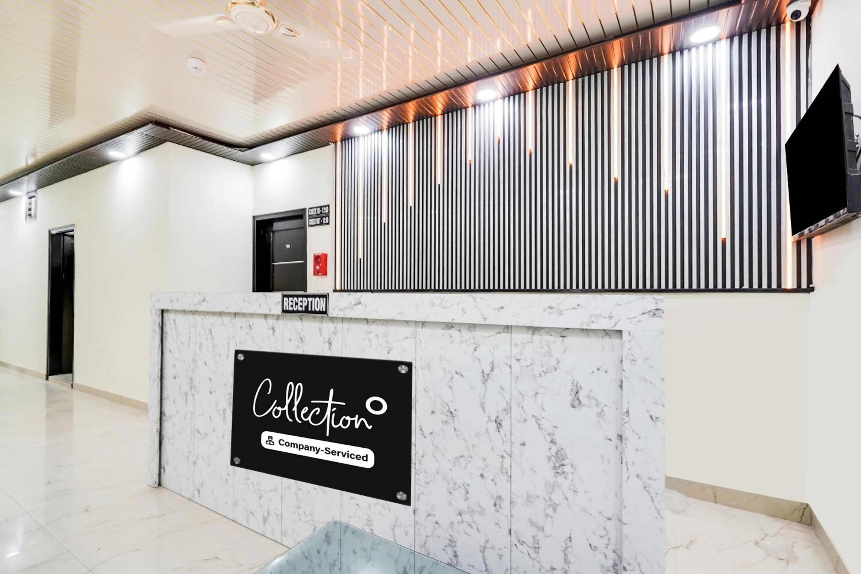 Lobby or reception in Super Collection O Nirman Vihar