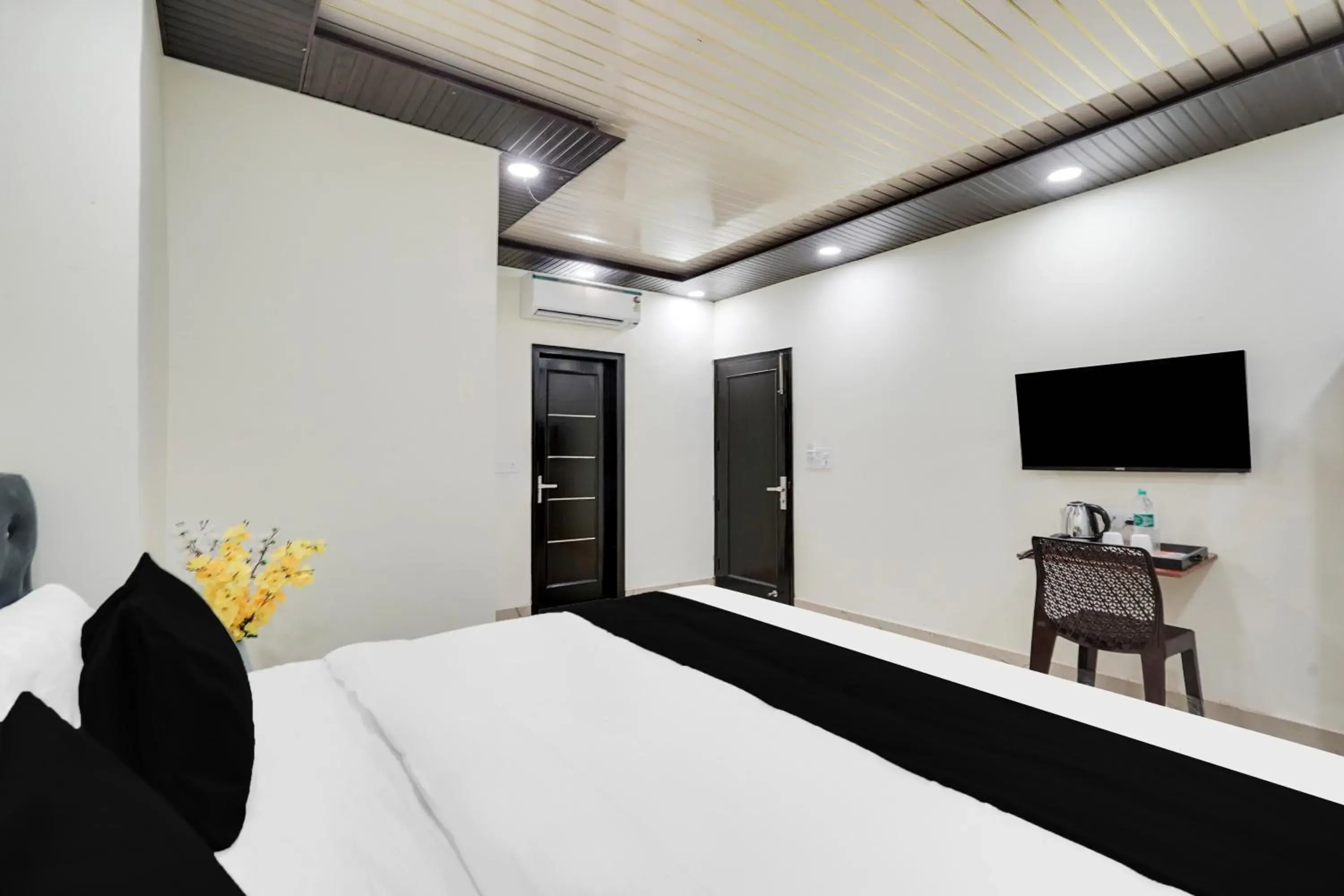 Bedroom, Bed in Super Collection O Nirman Vihar Bedroom, Bed in Super Collection O Nirman Vihar