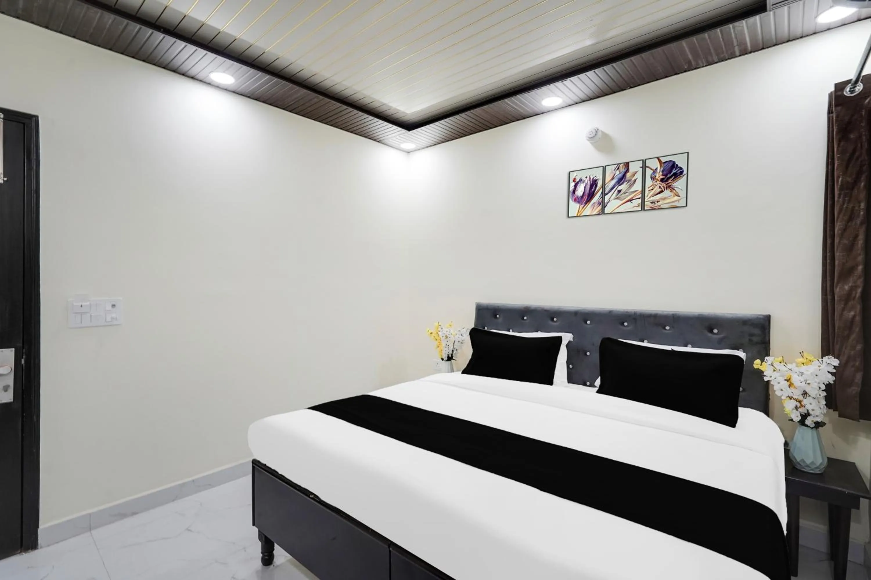 Bedroom, Bed in Super Collection O Nirman Vihar