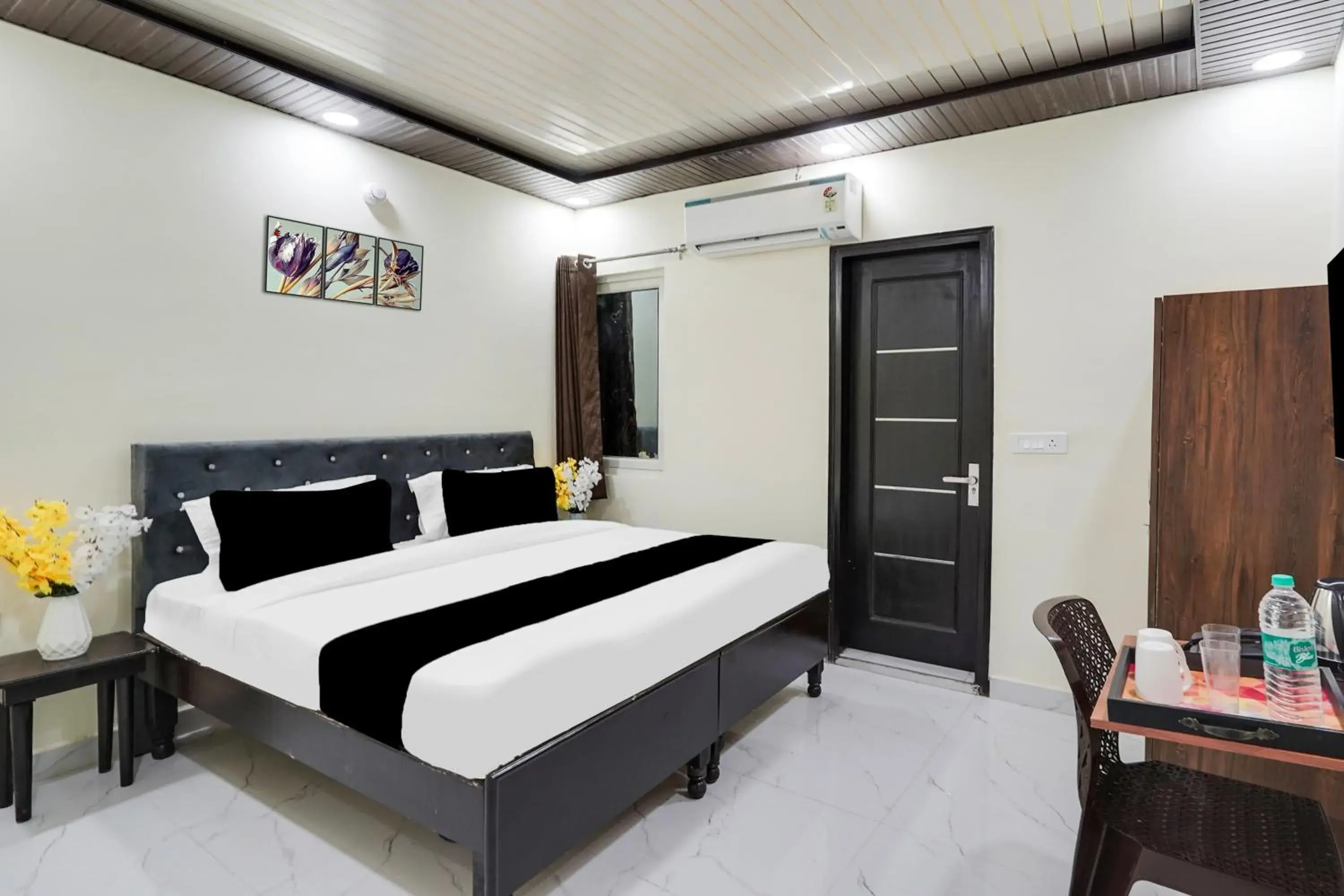 Bedroom, Bed in Super Collection O Nirman Vihar Bedroom, Bed in Super Collection O Nirman Vihar