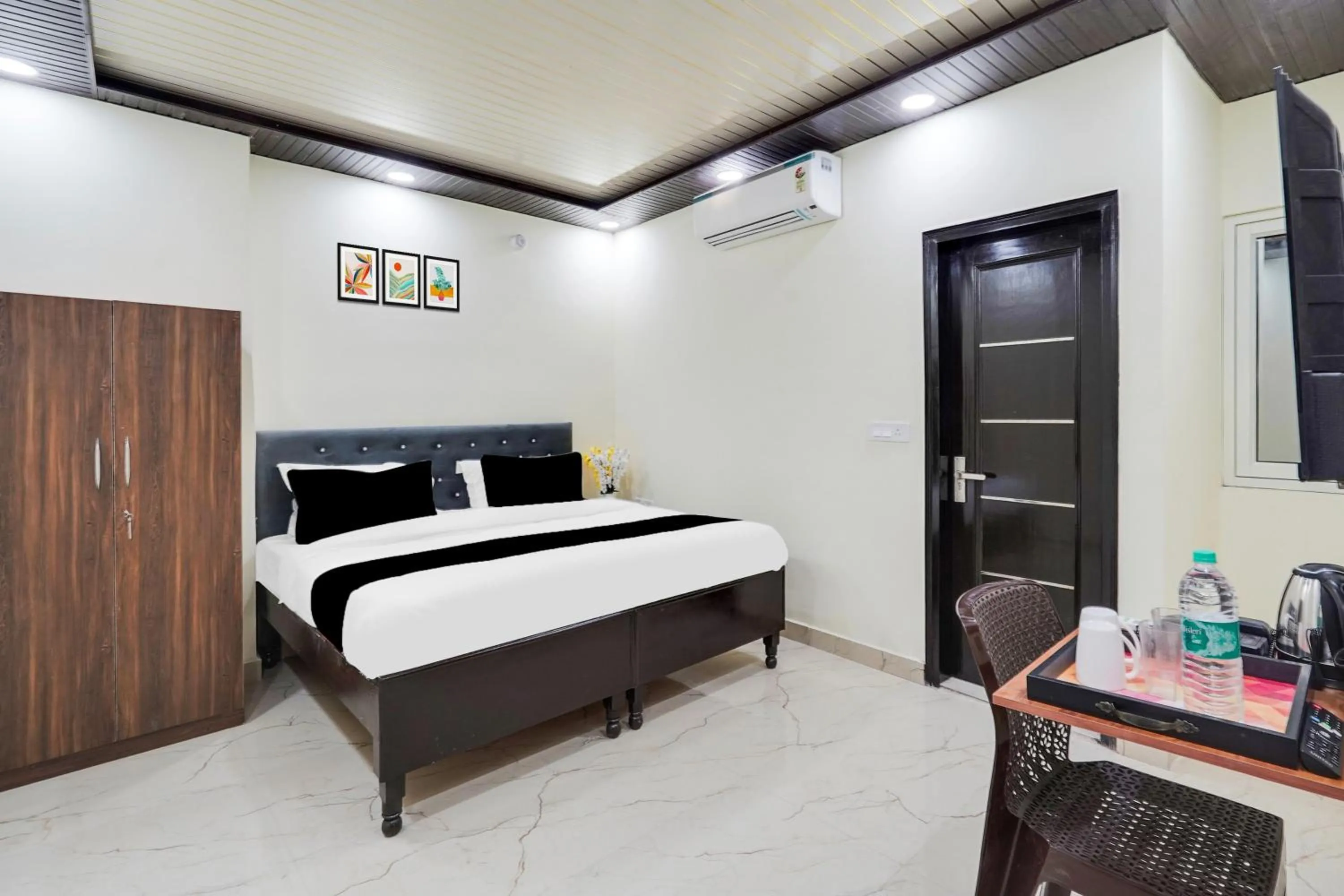 Bedroom, Bed in Super Collection O Nirman Vihar