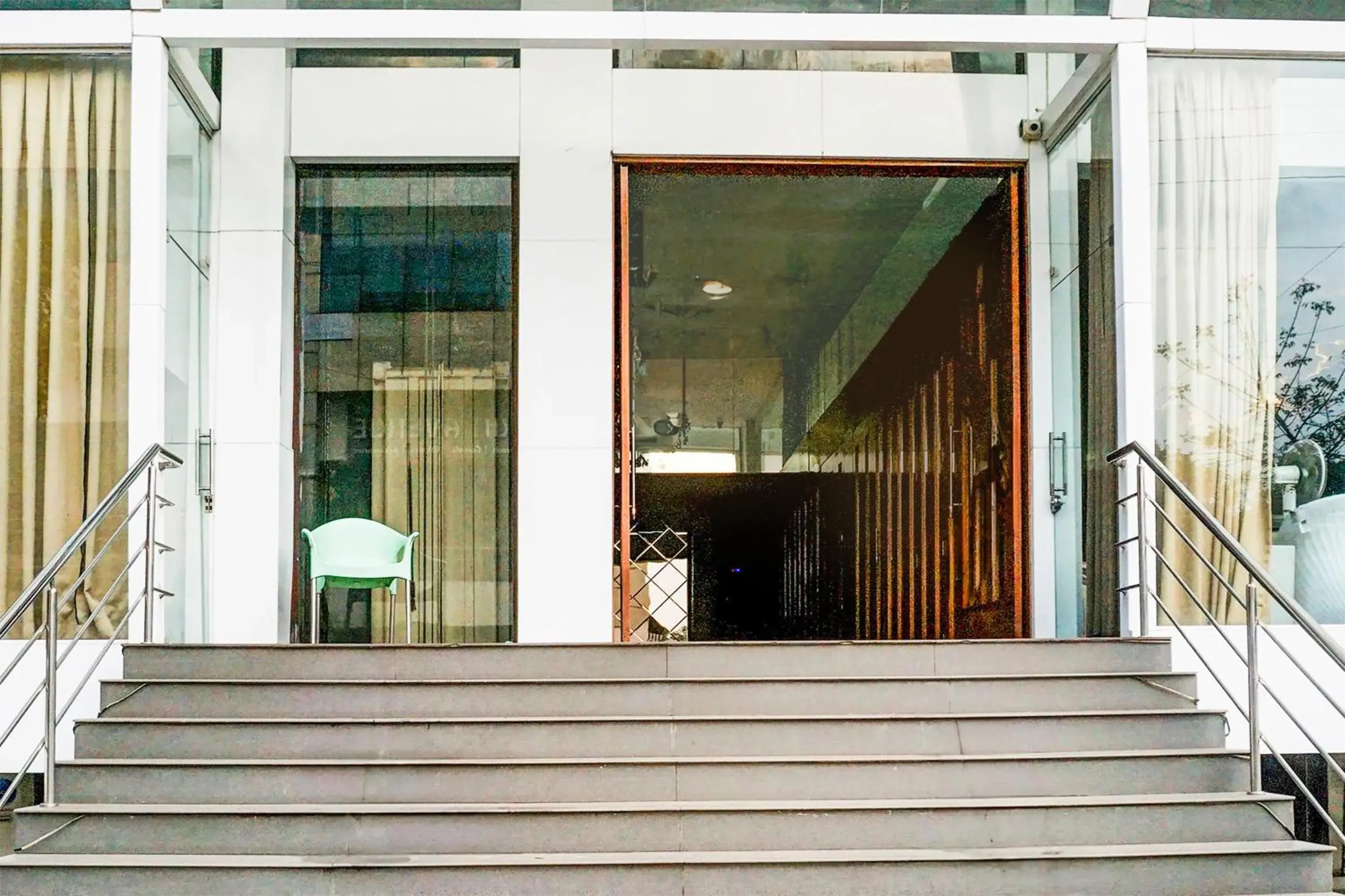 Facade/entrance in Super Townhouse Oak Hadapsar Facade/entrance in Super Townhouse Oak Hadapsar