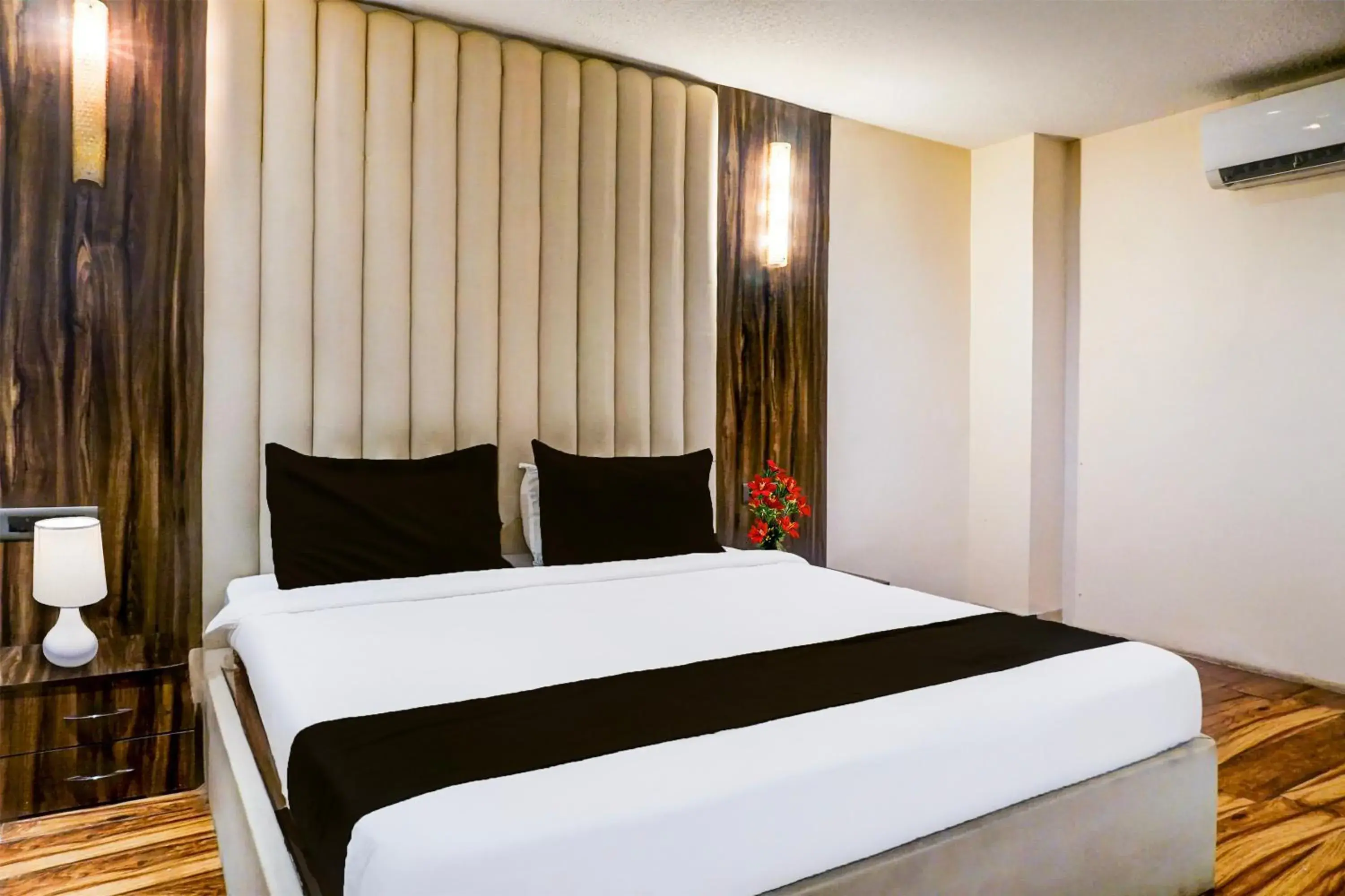 Bedroom, Bed in Super Townhouse Oak Hadapsar Bedroom, Bed in Super Townhouse Oak Hadapsar