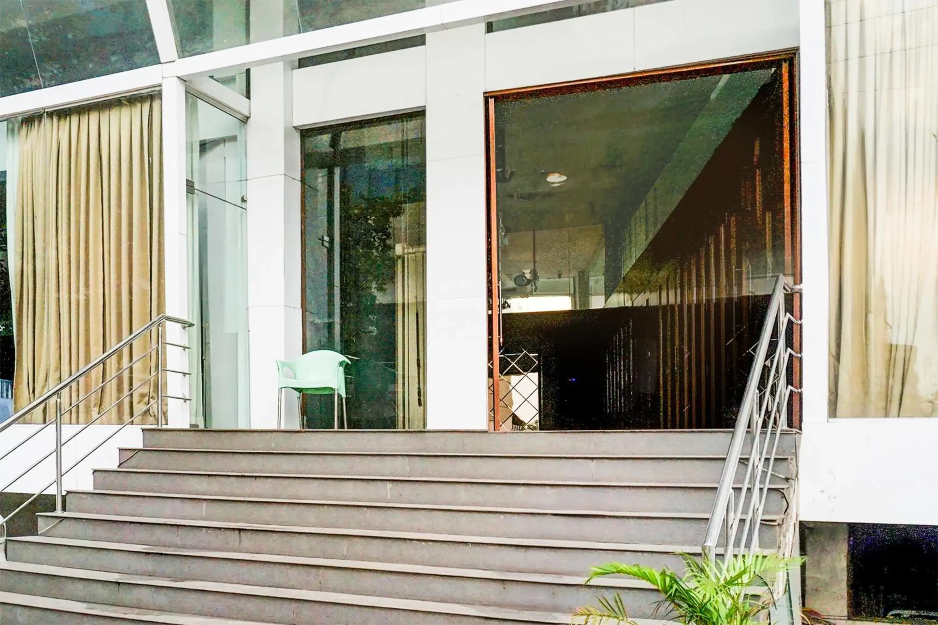 Facade/entrance in Super Townhouse Oak Hadapsar Facade/entrance in Super Townhouse Oak Hadapsar