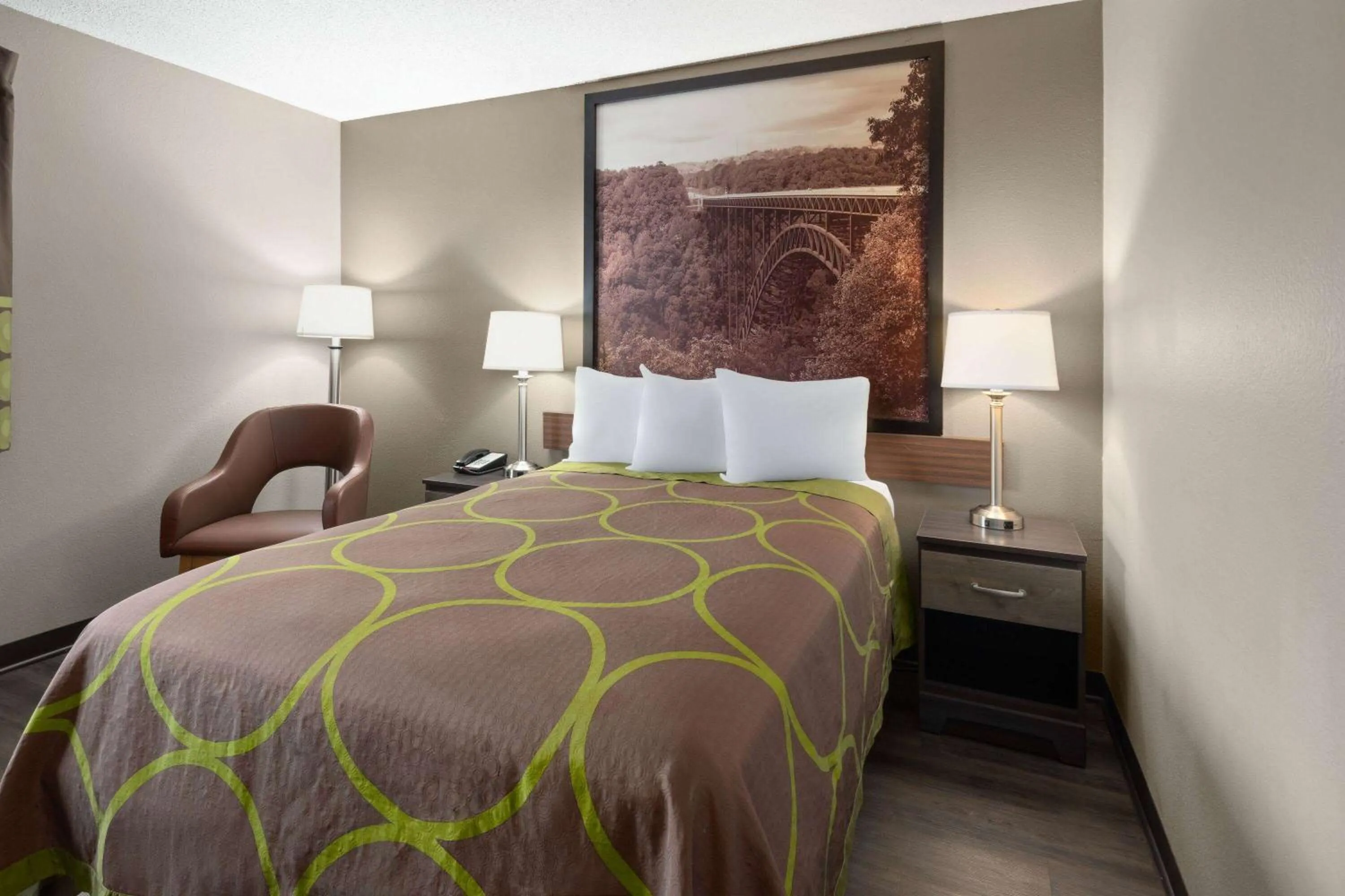 Photo of the whole room, Bed in Super 8 by Wyndham Summersville - New River National Park