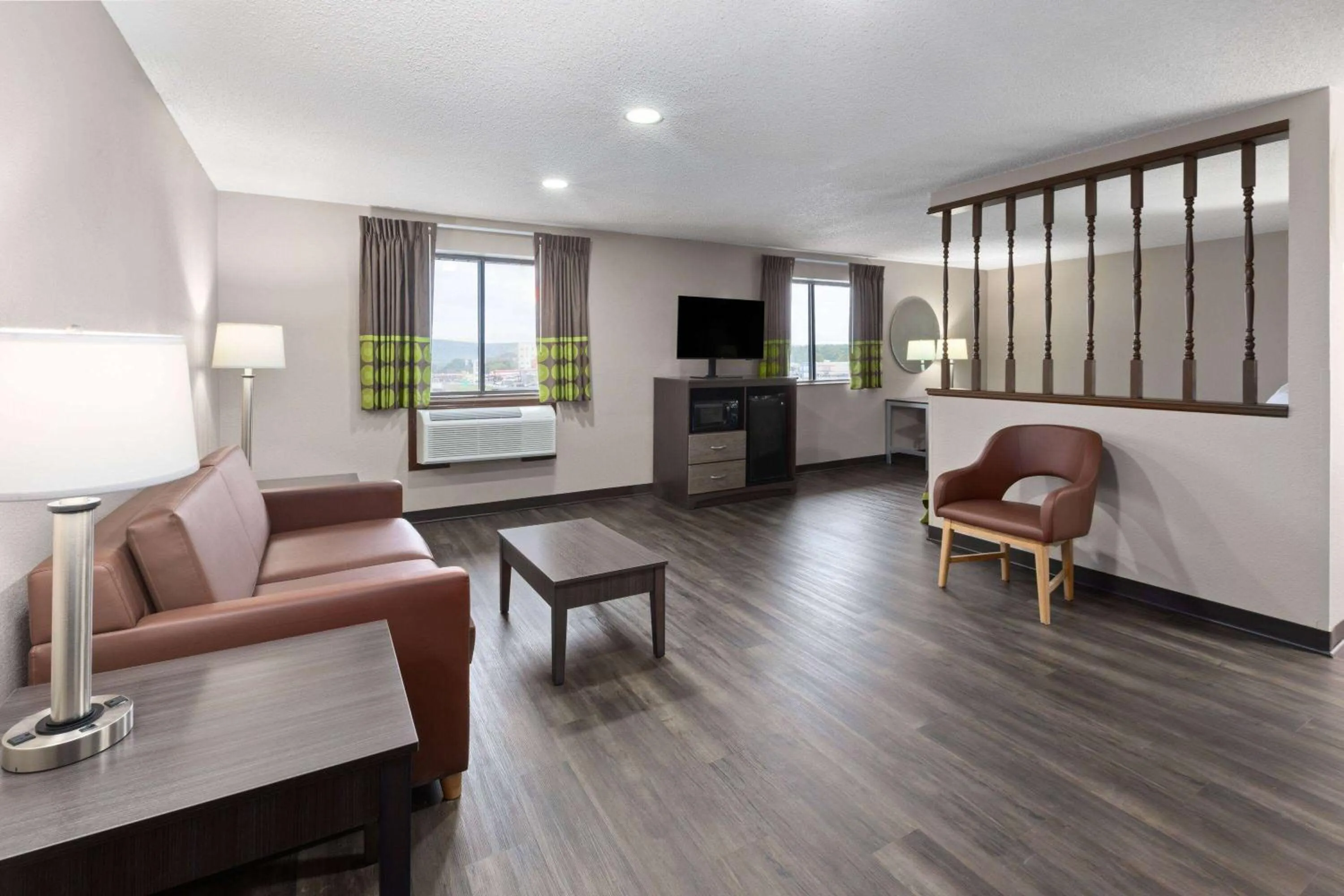 Photo of the whole room in Super 8 by Wyndham Summersville - New River National Park