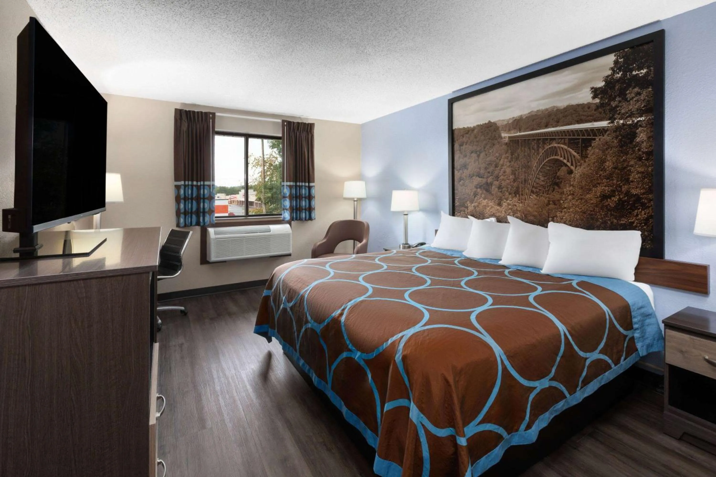 Photo of the whole room, Bed in Super 8 by Wyndham Summersville - New River National Park